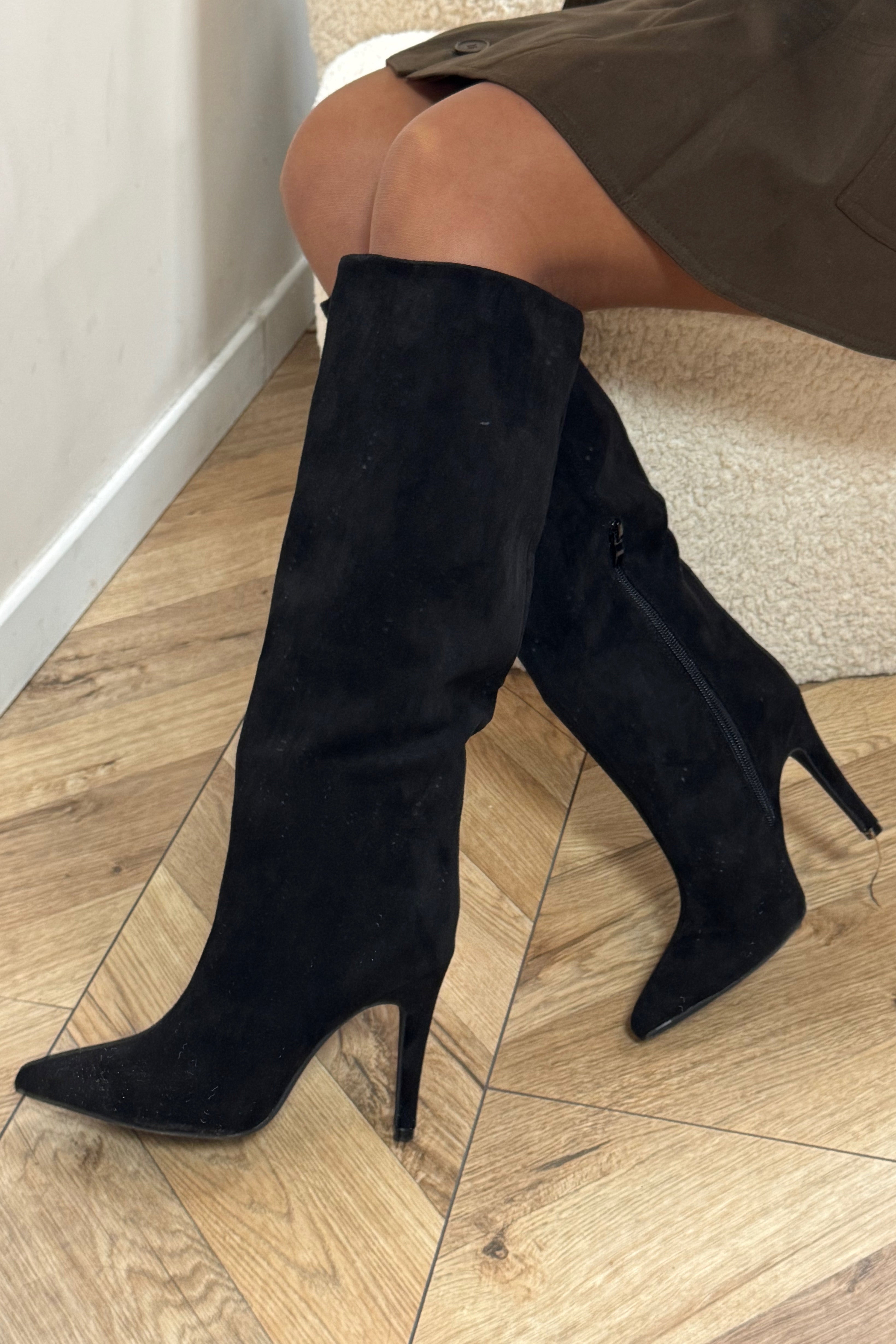 Bottes suédine élégantes bout pointu talons femme - style sophistiqué
