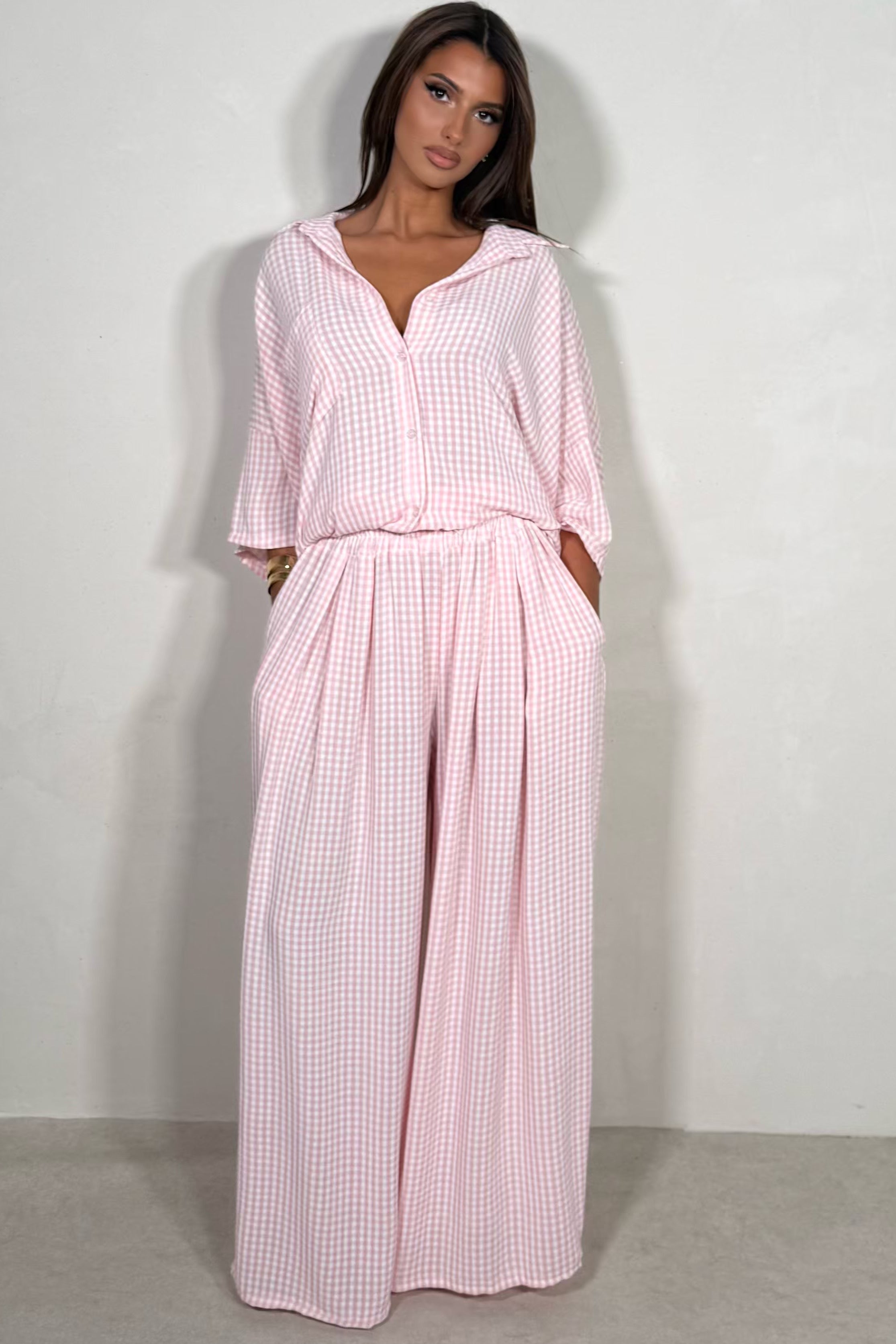Ensemble chemise pantalon large vichy coloris rose pâle