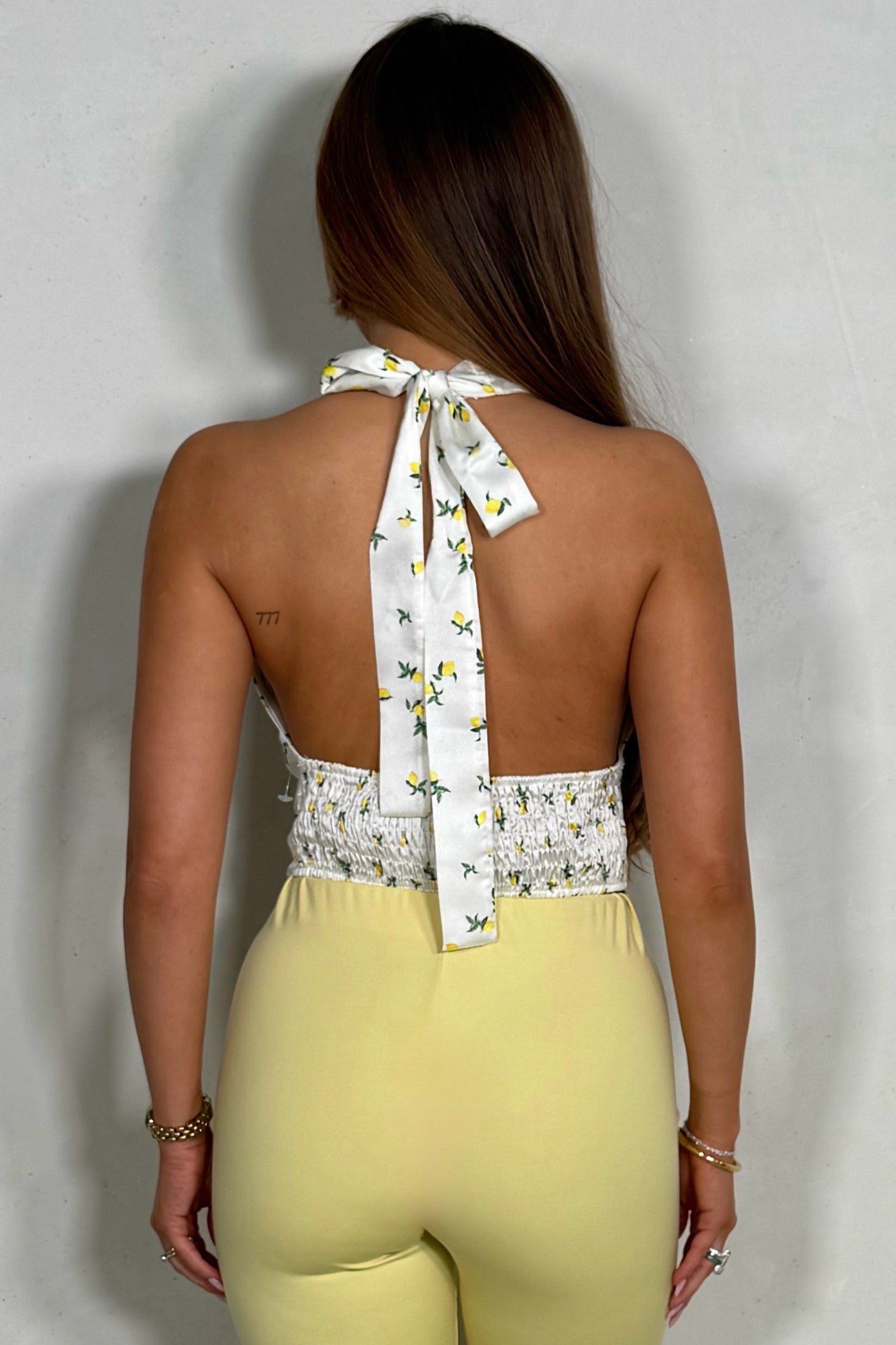 Top Drapé Dos Nu Imprimé Citron – Style Estival & Sensuel