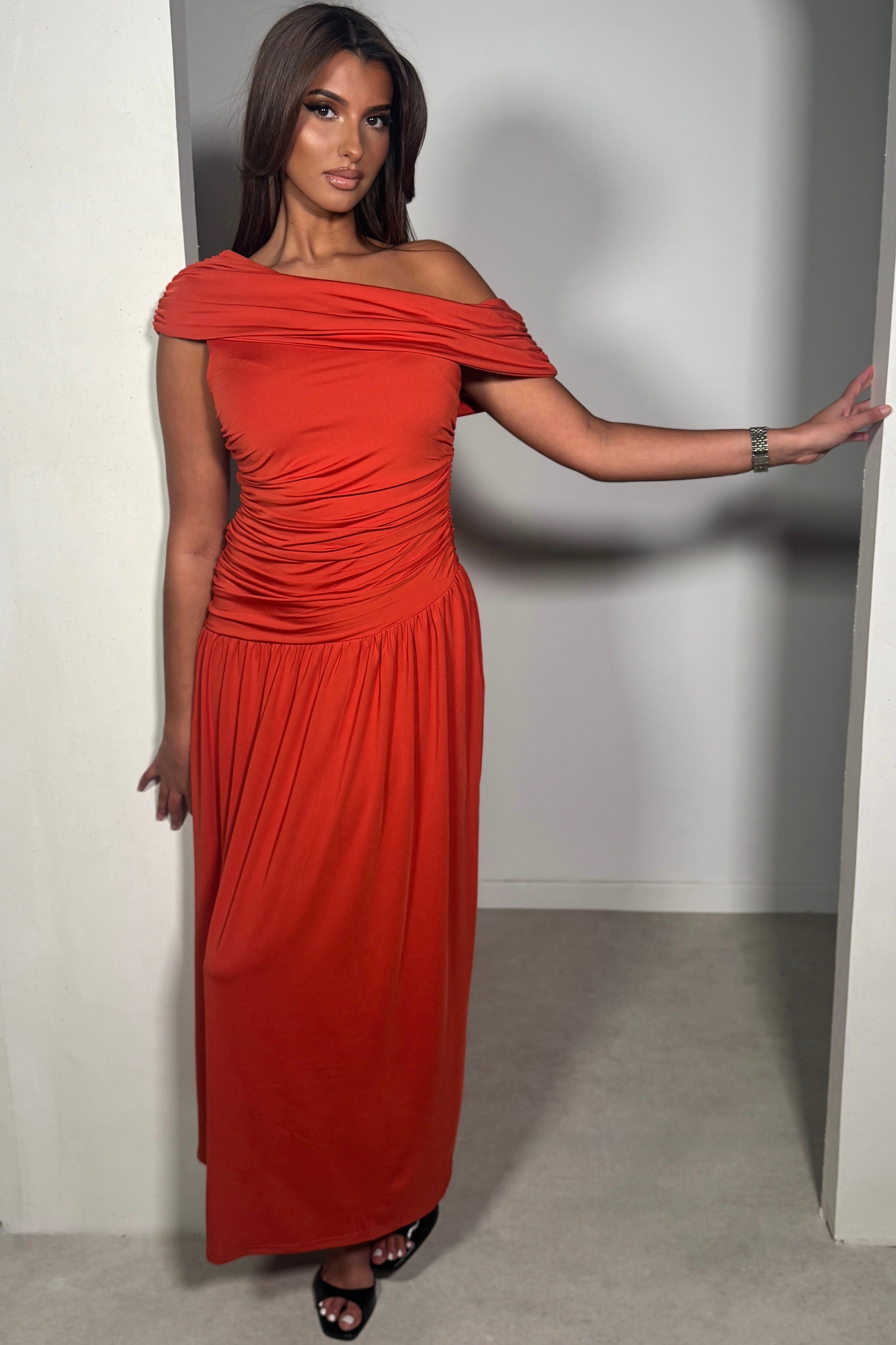 Robe froncée épaule dénudée rust femme