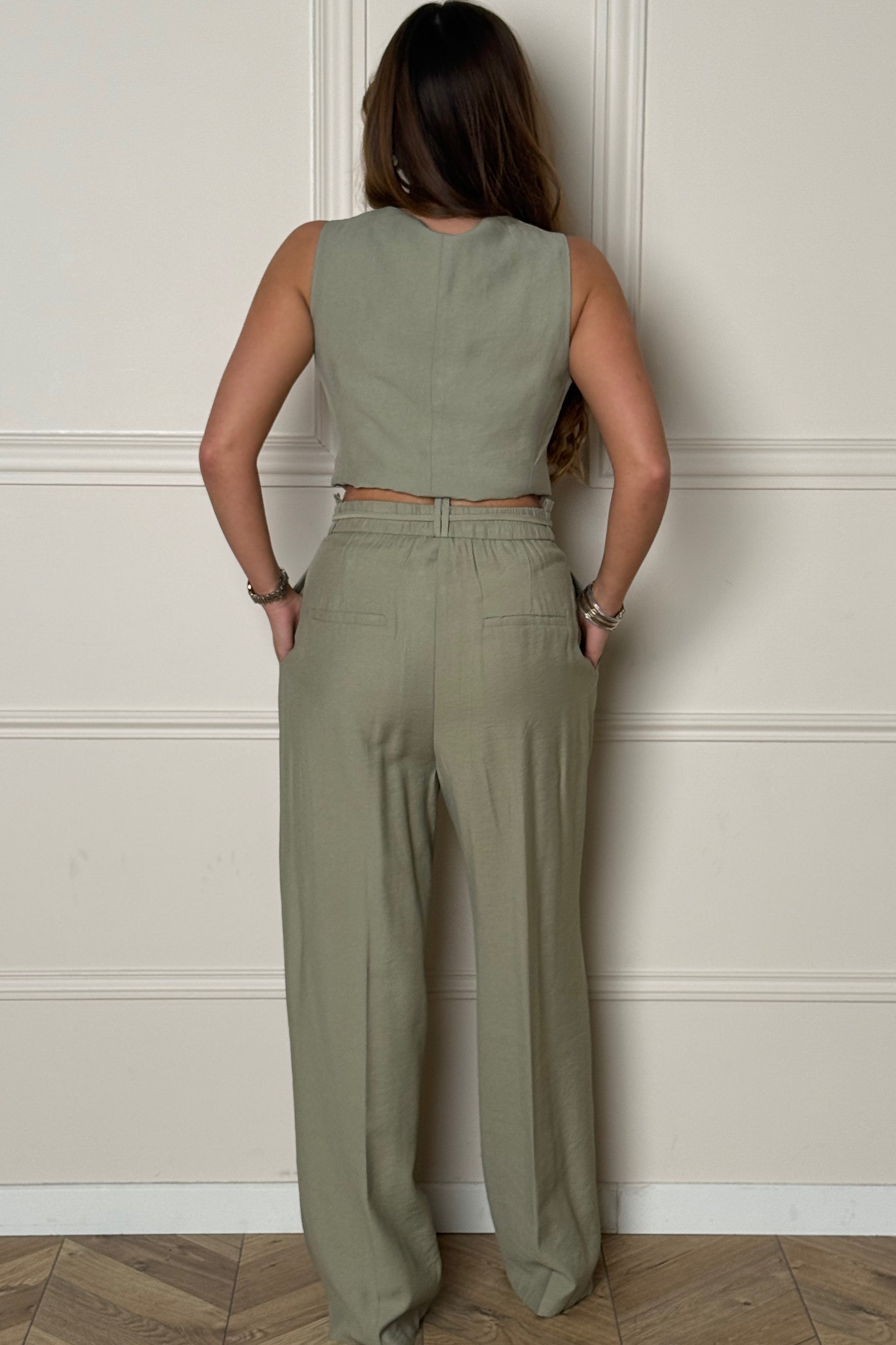 Pantalon femme à pince de dos en mouvement, tombé élégant du tissu BLOOSHOP

