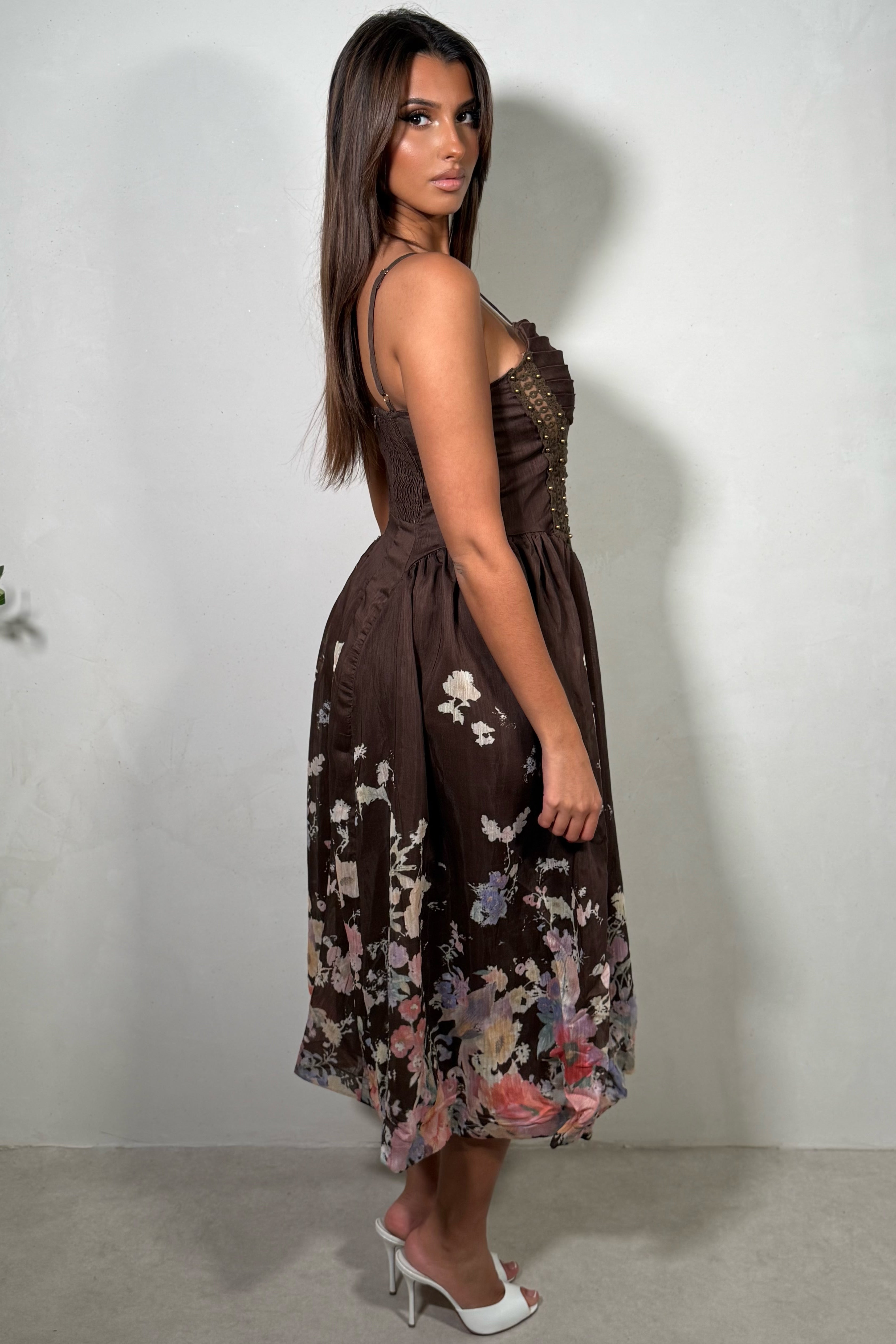 Robe Midi Fleurie à Bretelles et Corset Froncé