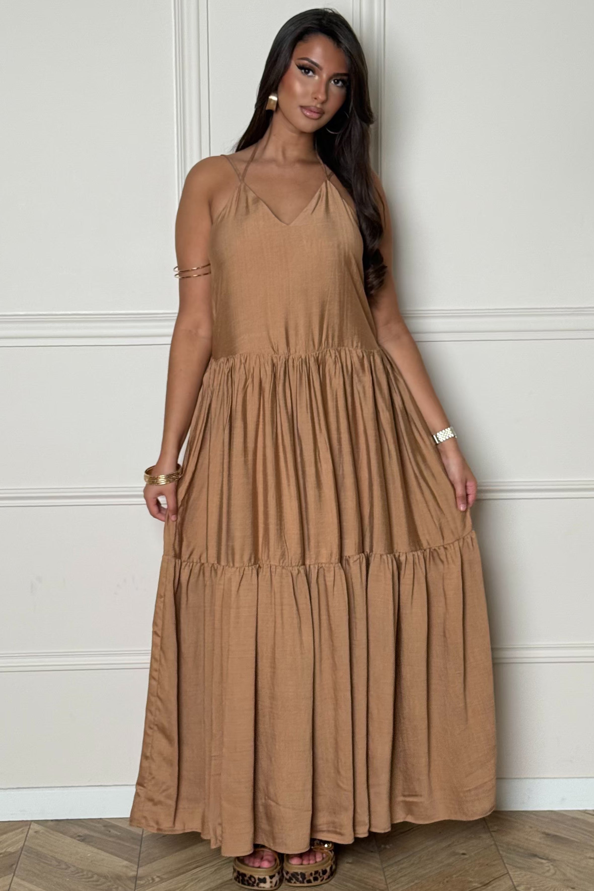Robe femme maxi oversize bretelles longue vue de face décontracté moderne BLOOSHOP
