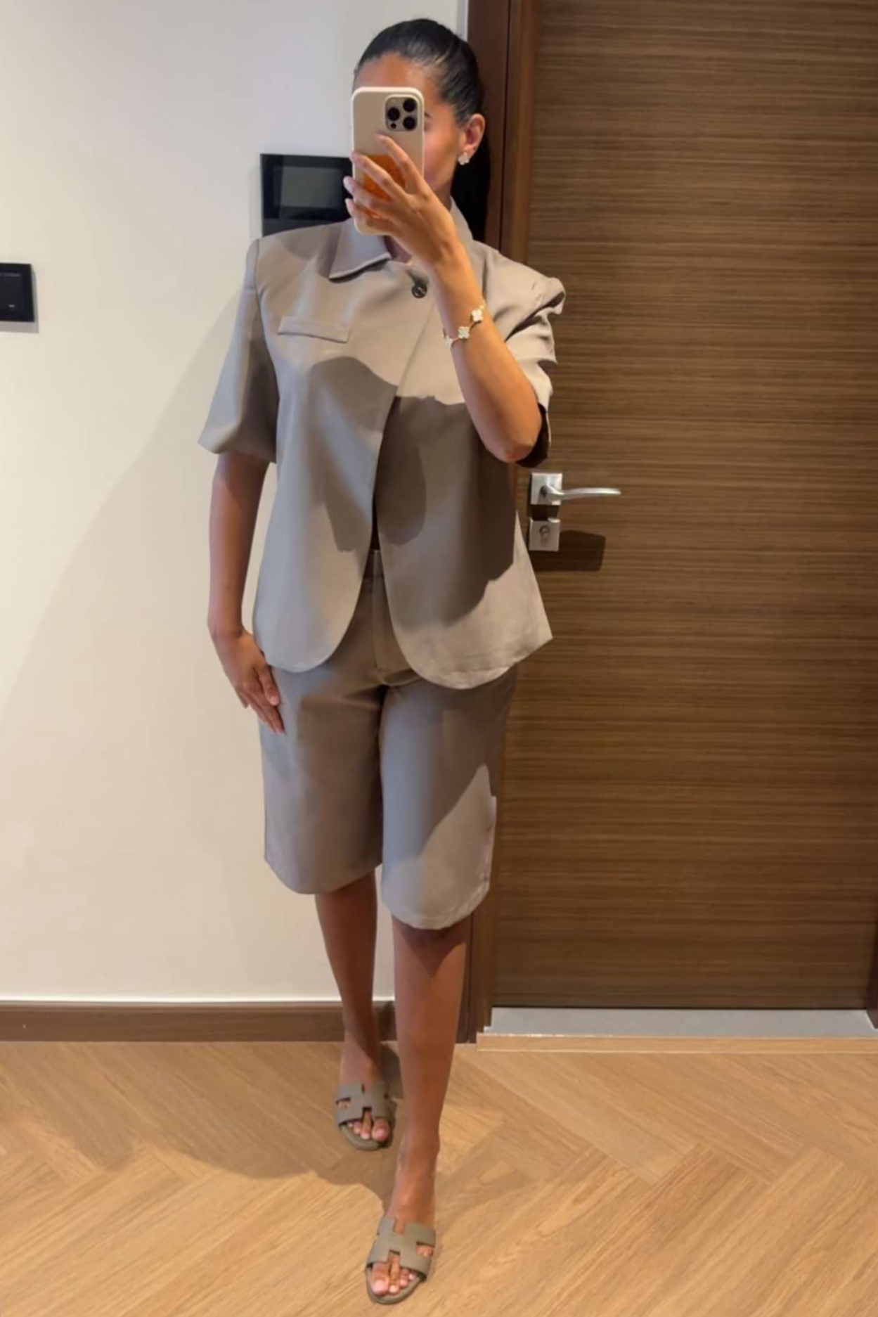 Blazer Croisé Manches Courtes – Allure Structurée & Moderne