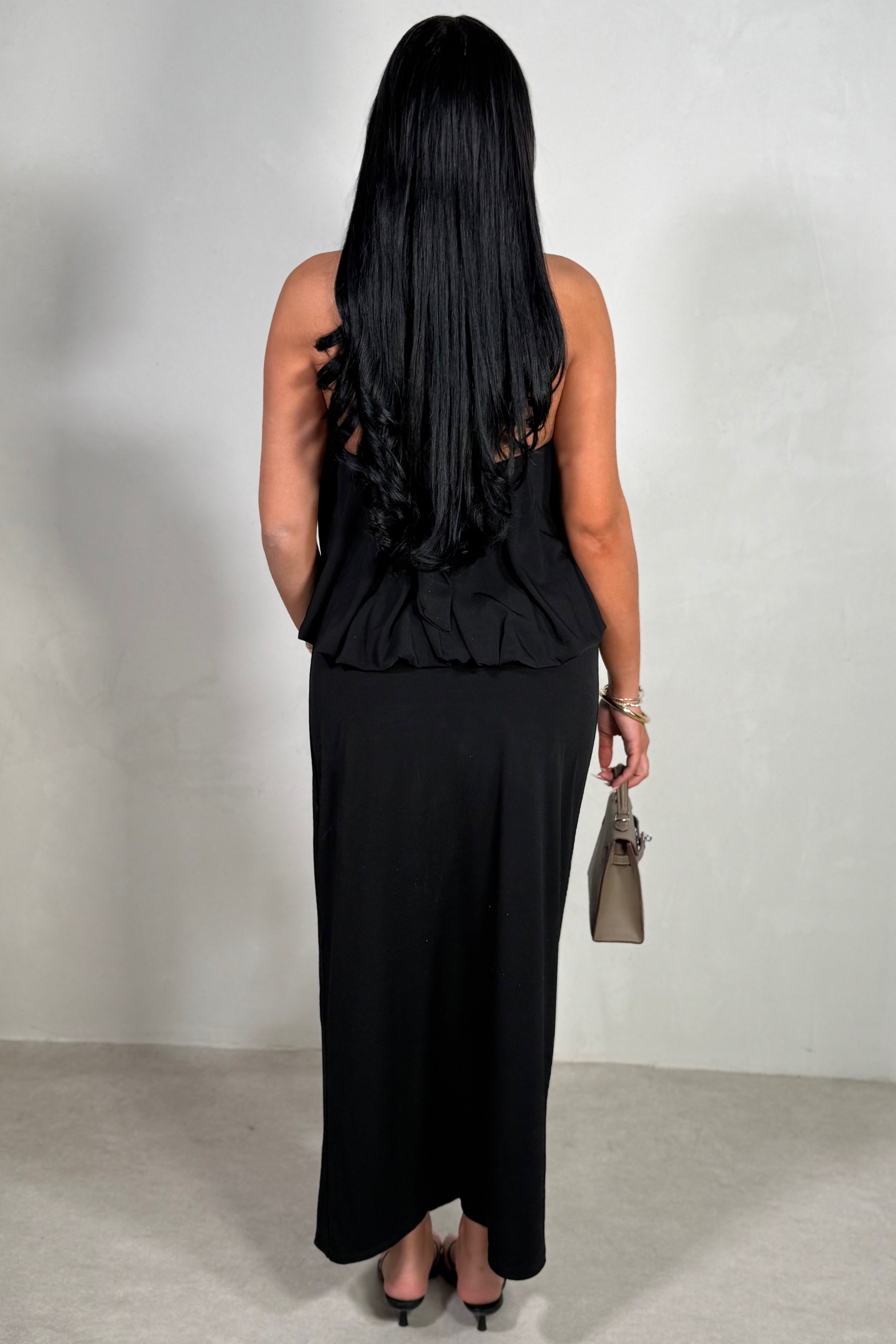 Robe Longue Col Halter Épaules Dénudées – Coupe Stretch Féminine