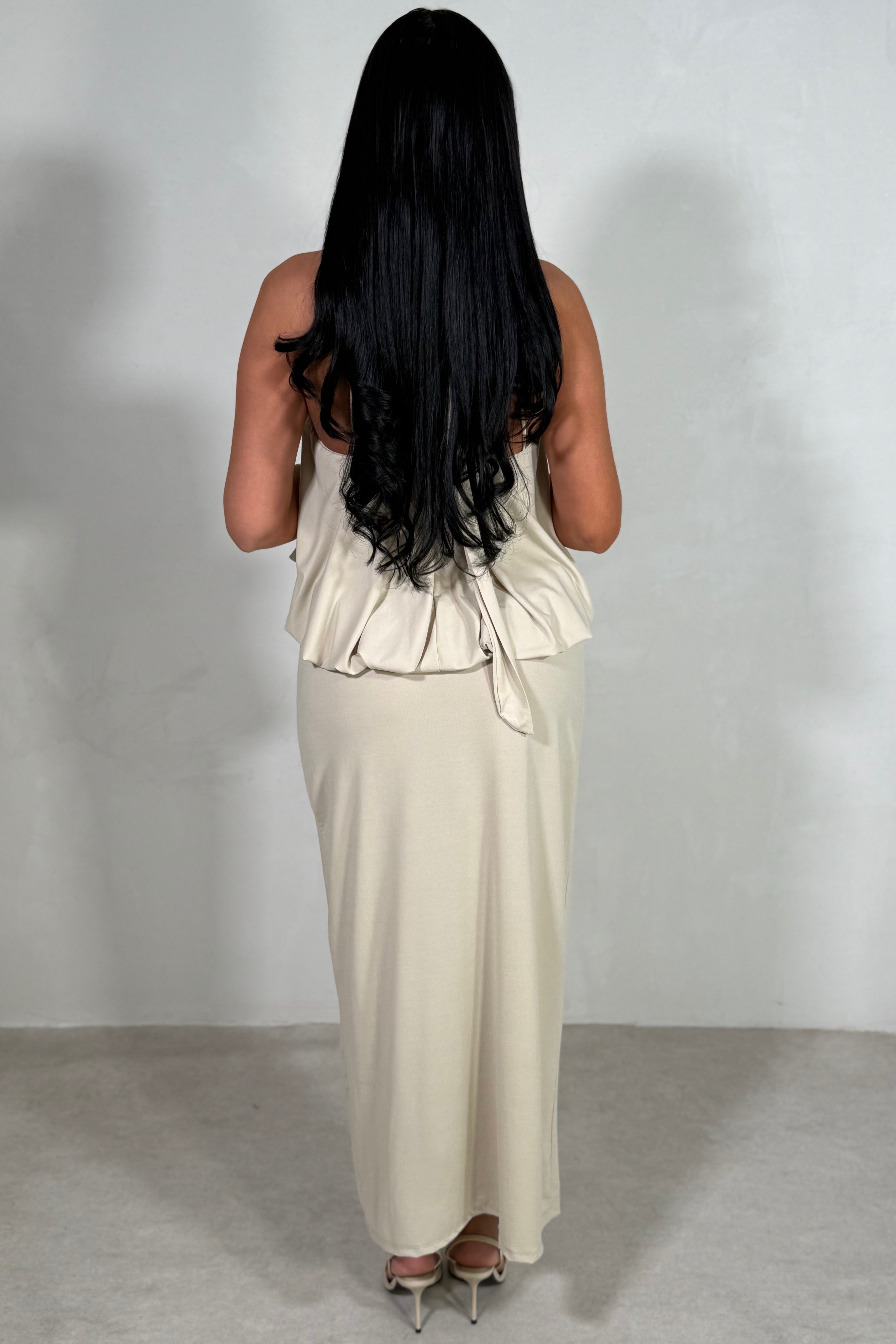 Robe Longue Col Halter Épaules Dénudées – Coupe Stretch Féminine
