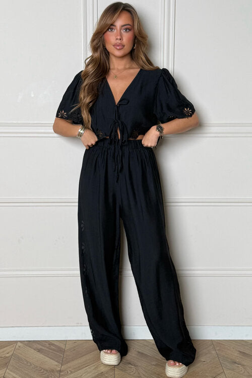 Détail macramé artisanal ensemble gilet pantalon bohème - Blooshop
