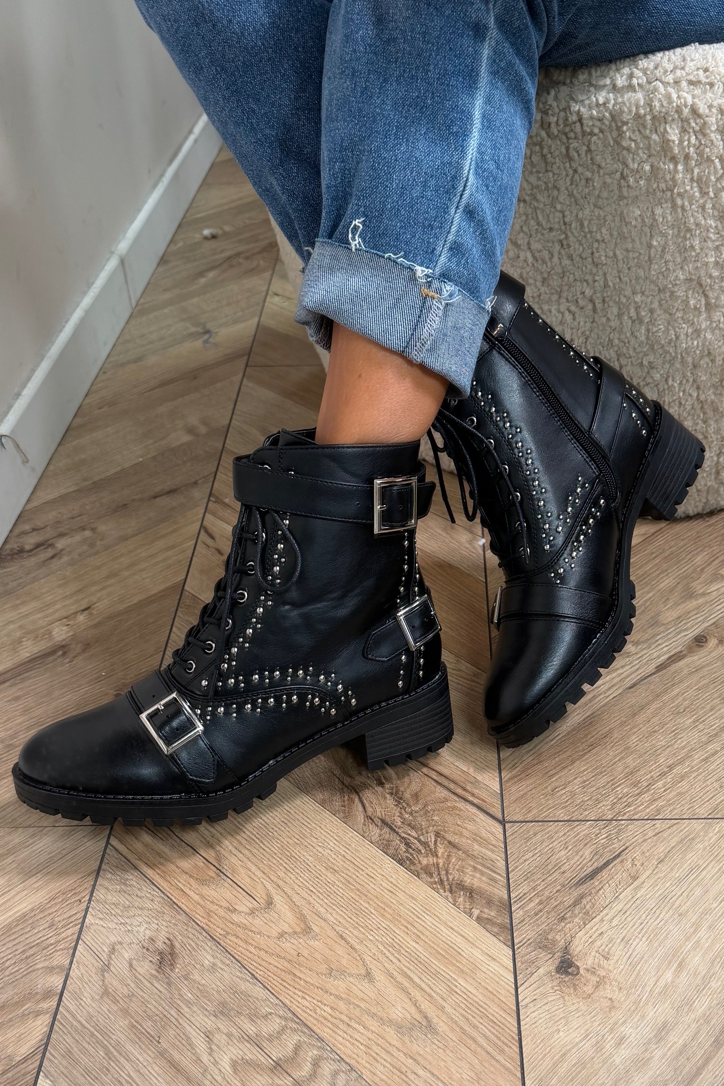 Bottines Cloutées + Sangles