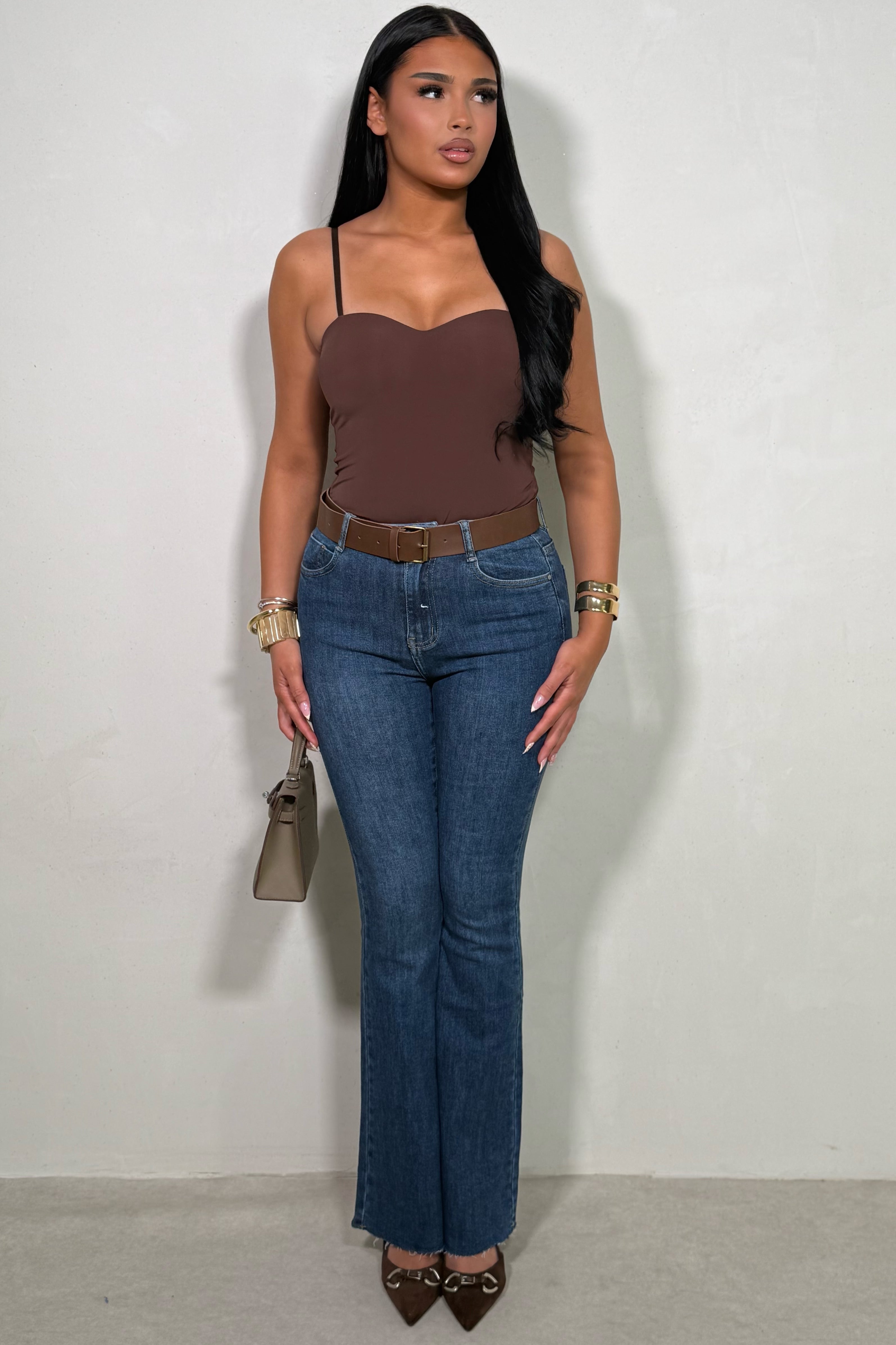Jeans Femme Coupe Évasée & Ourlet Effiloché – Stretch Confort