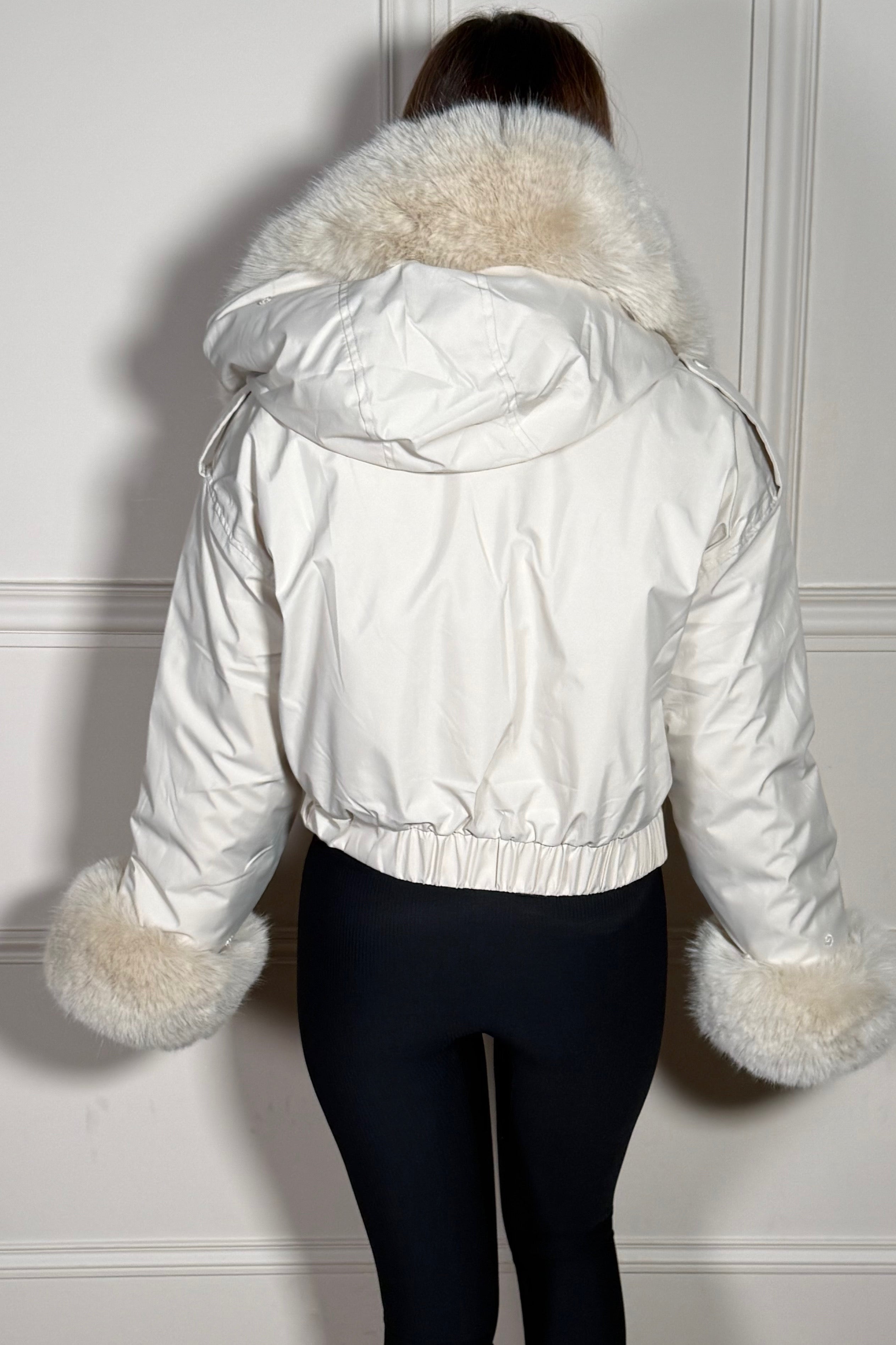 Doudoune Courte Femme Capuche Fourrure Amovible - Élégance & Chaleur