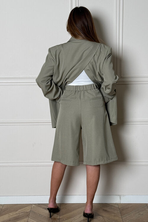 Bermuda à Pinces + Poches Femme