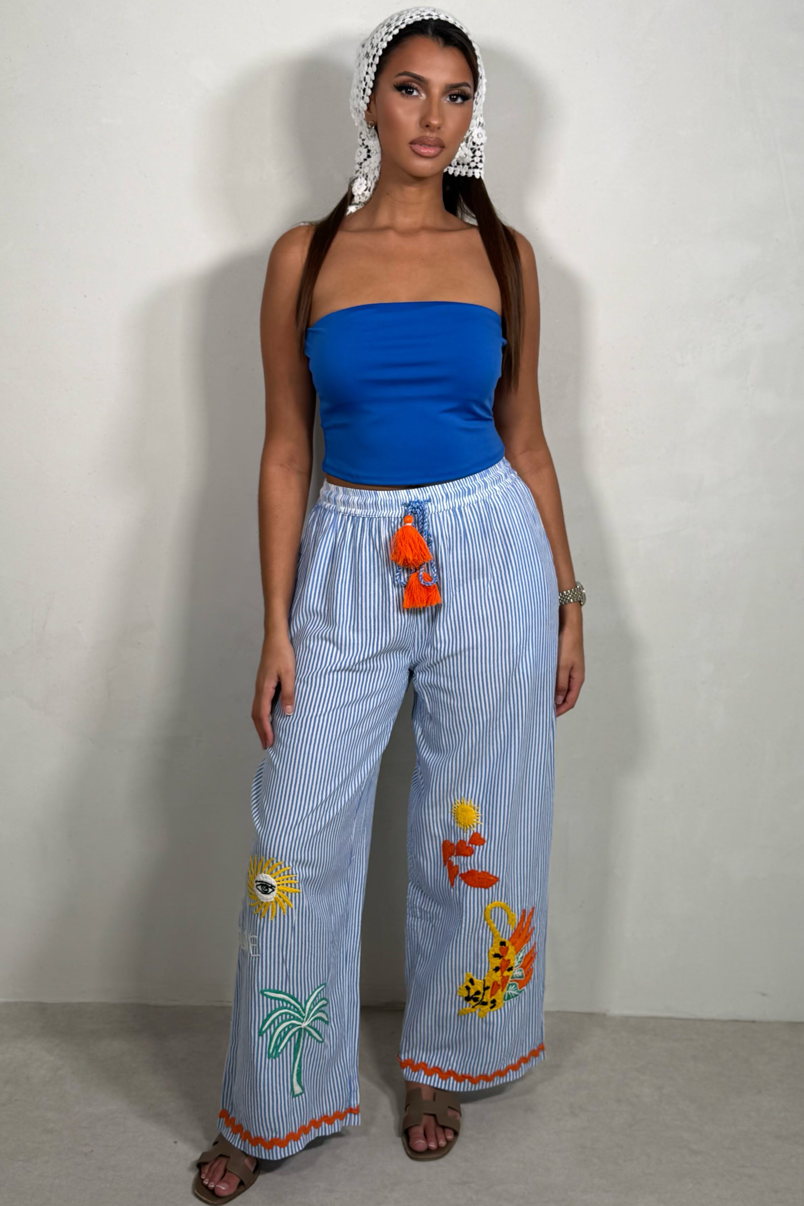Pantalon Fluide Rayé Bleu & Blanc avec Broderie – Femme