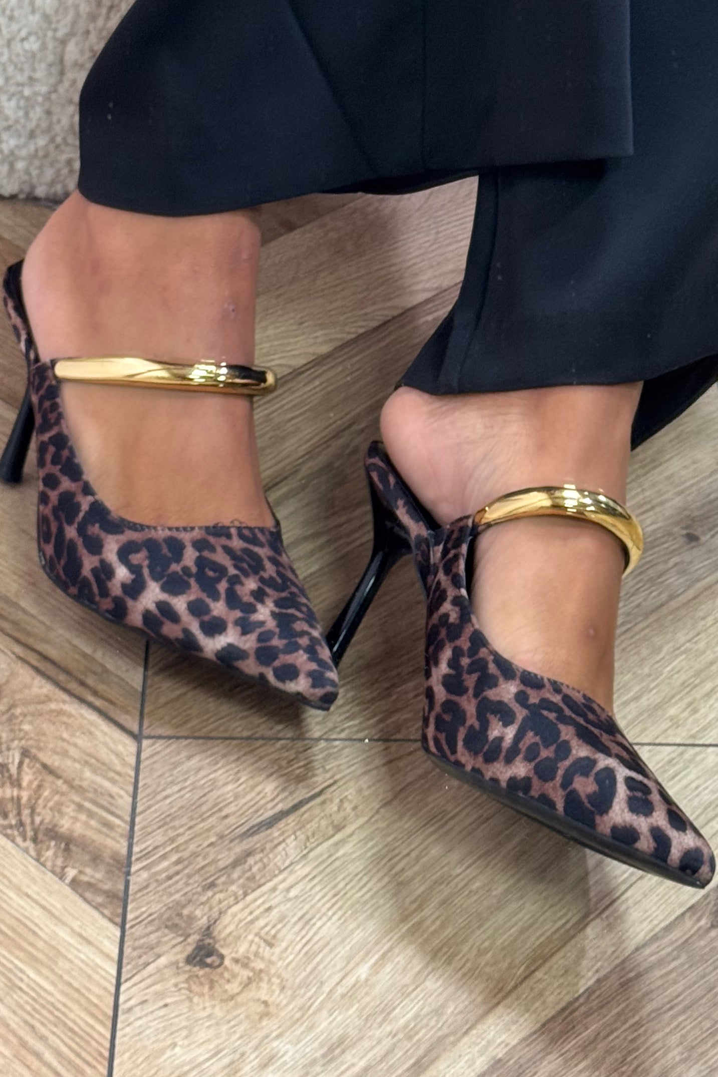 Escarpins Femme Pointus + Bijoux - Élégance Précieuse Premium