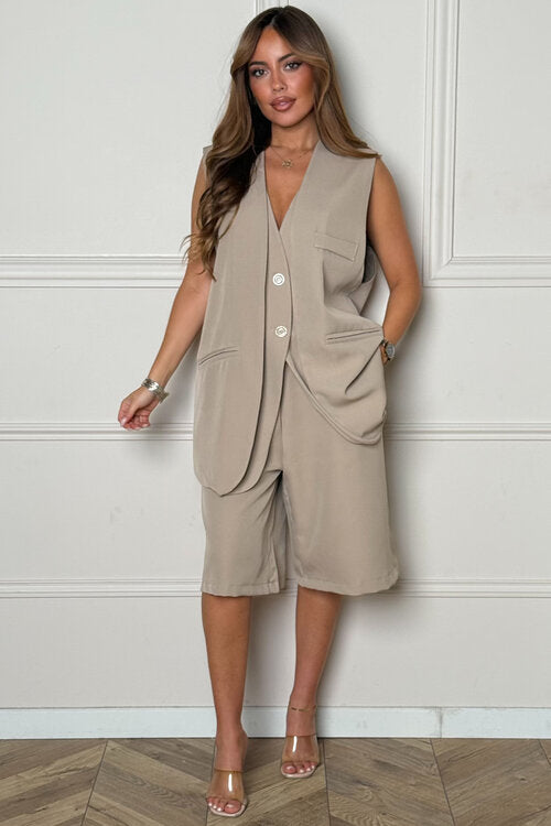 Ensemble blazer sans manches bermuda femme beige tailleur moderne BLOOSHOP