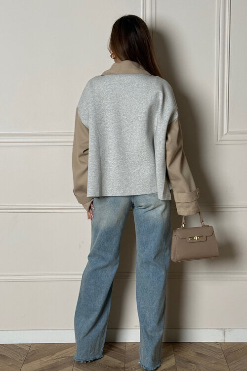 Détail bimatière trench court femme veste moderne raffinée
