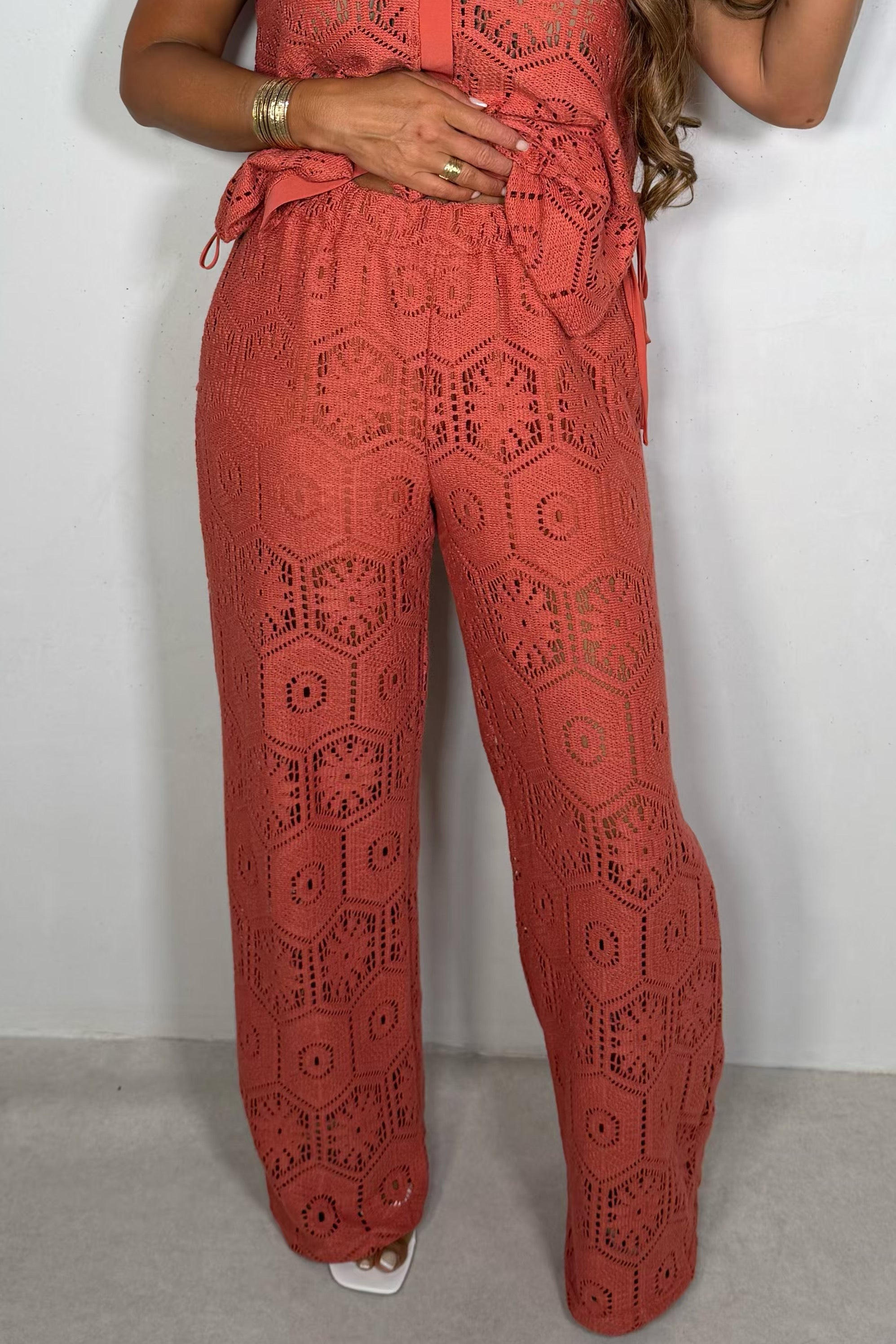 Pantalon Large en Crochet — Texture Artisanale & Coupe Fluide