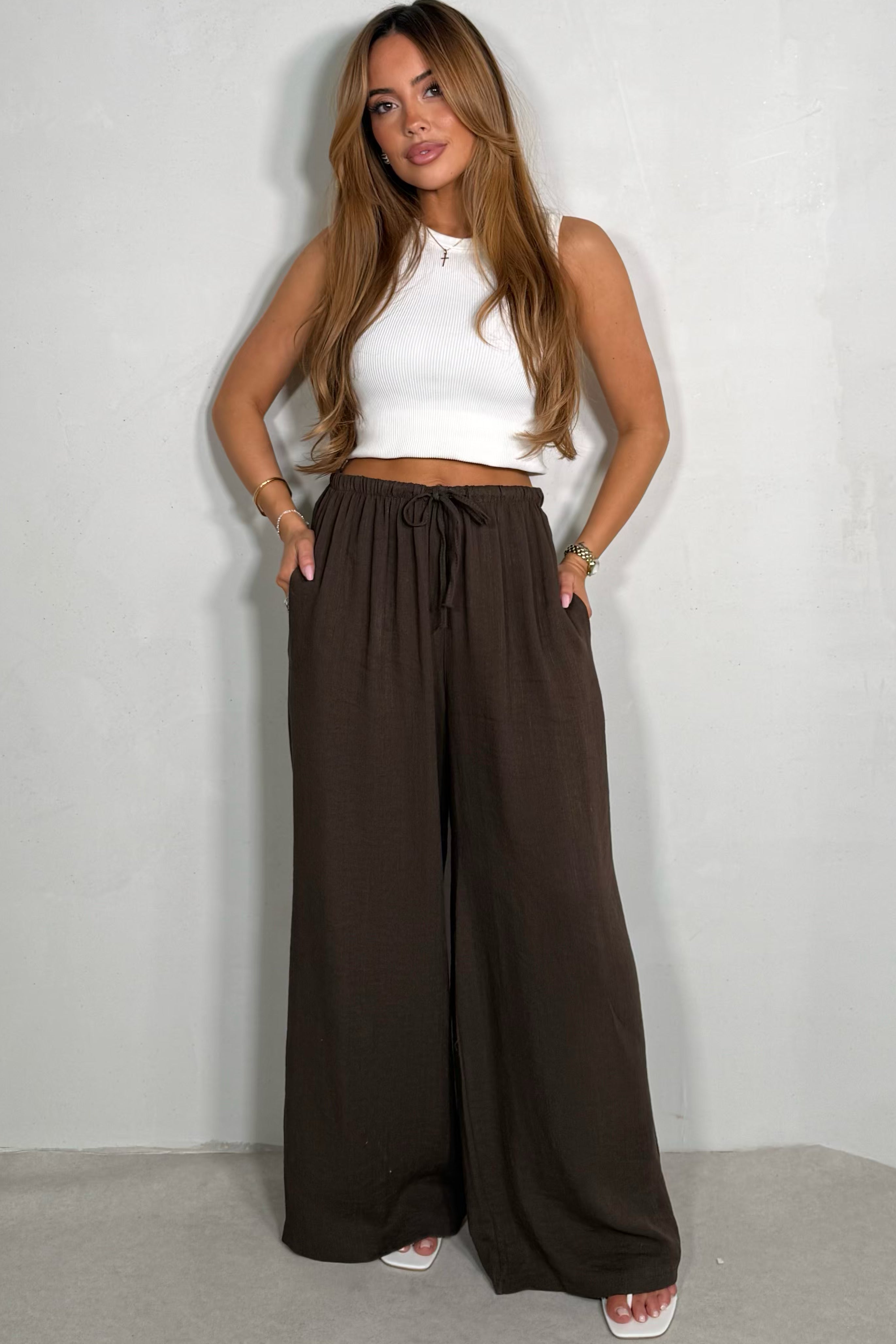 Pantalon fluide effet lin coupe ample coloris marron 