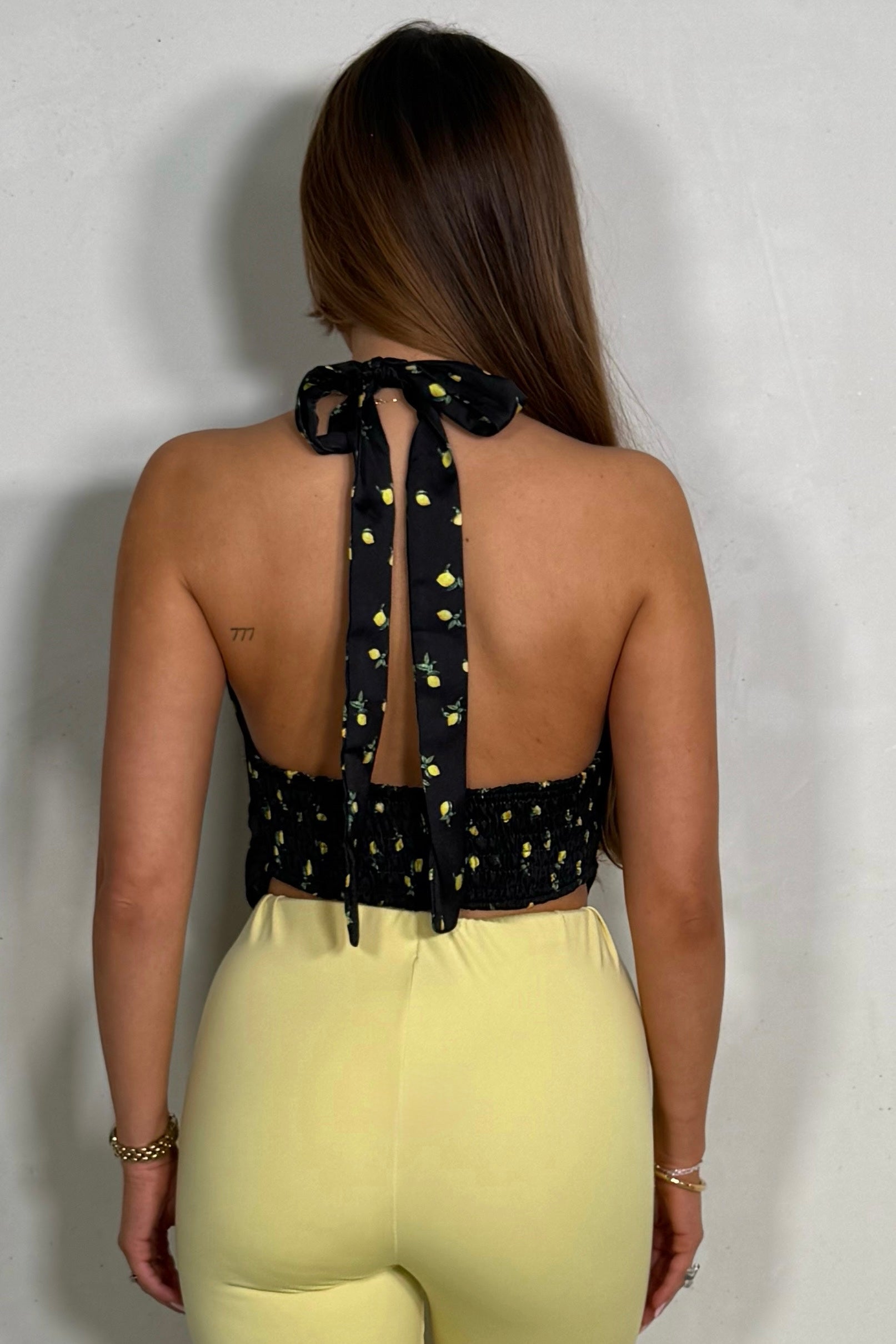 Top Drapé Dos Nu Imprimé Citron – Style Estival & Sensuel