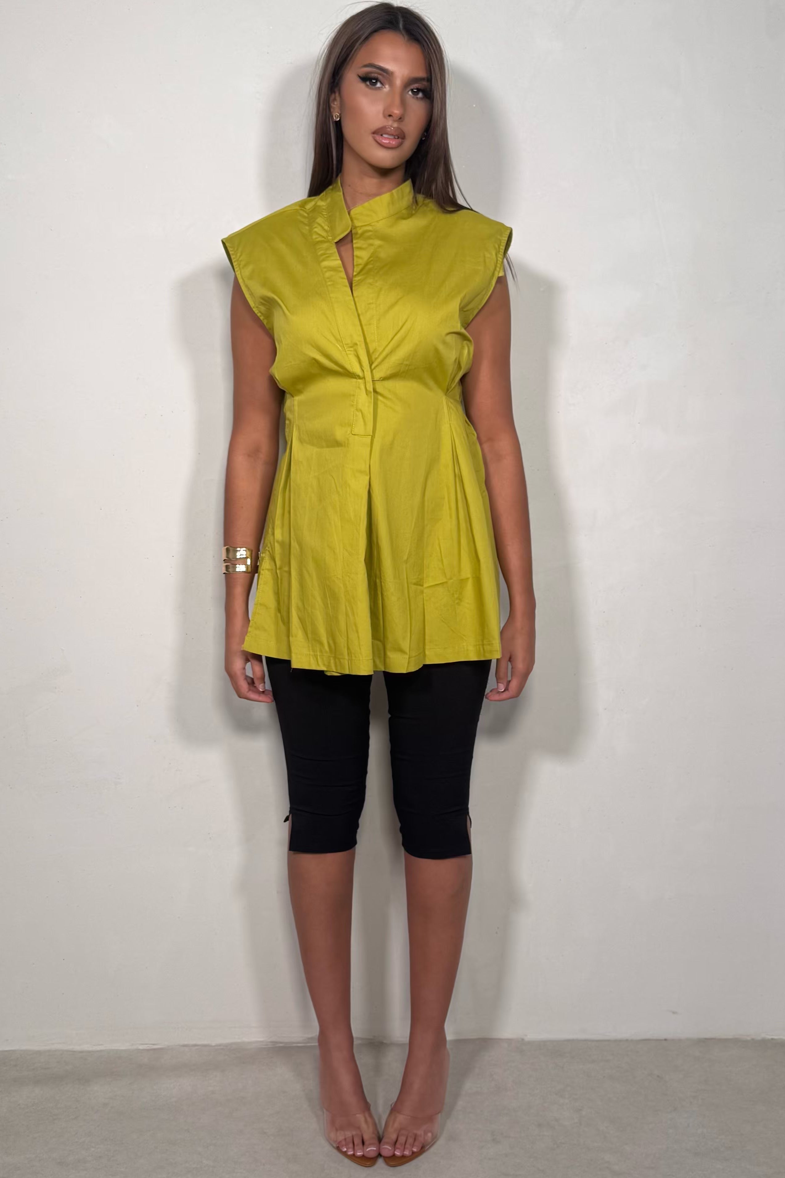Chemise sans manches à épaulettes coloris vert olive
