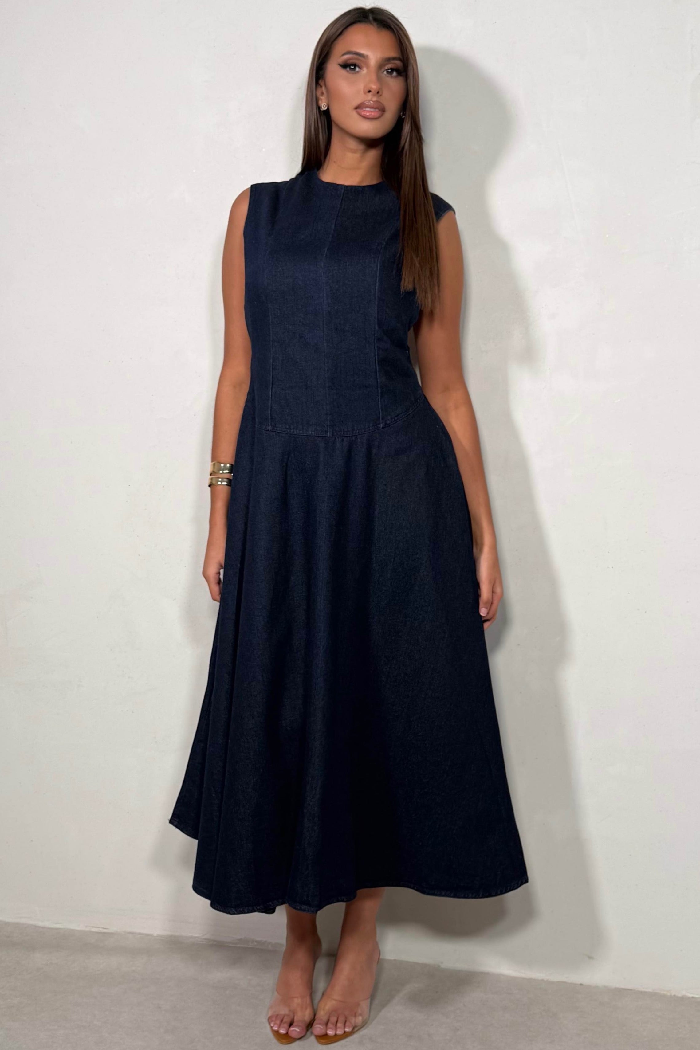 Robe en jean longue évasée dos nu plongeant coloris bleu brut