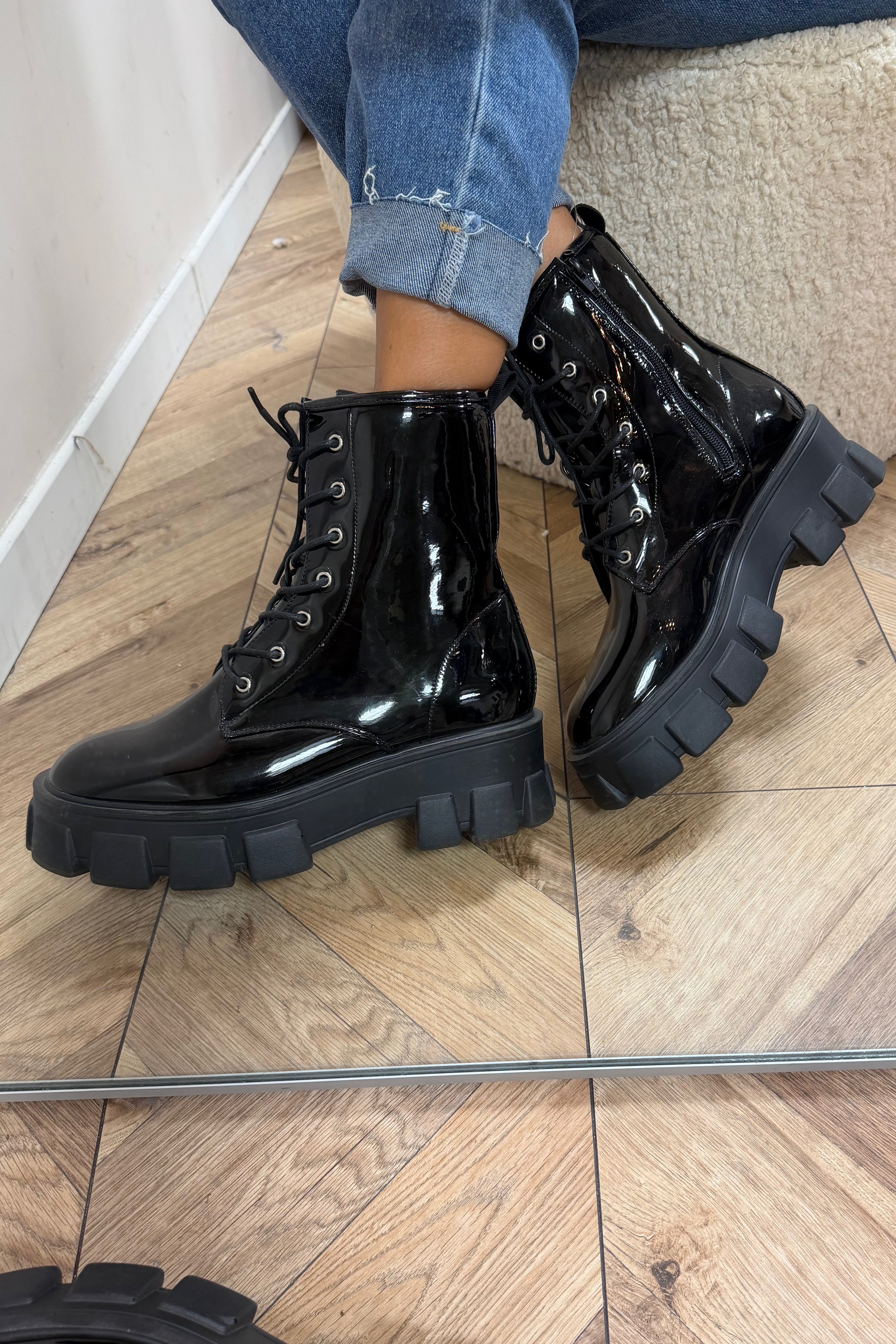 Bottines Vernis à Lacets Femme