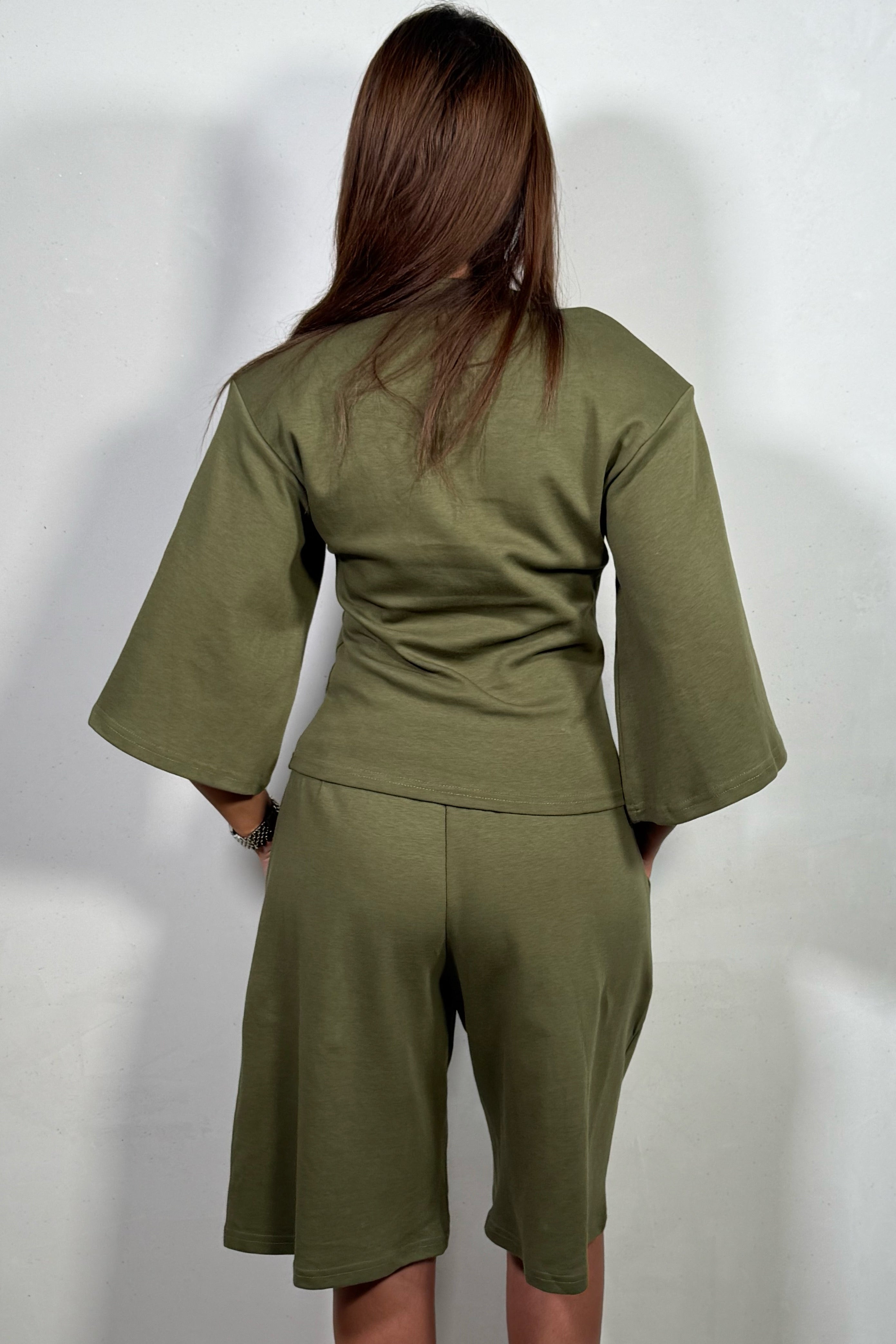 Ensemble Femme Haut à Épaulettes Manches Kimono et Bermuda Long Structuré