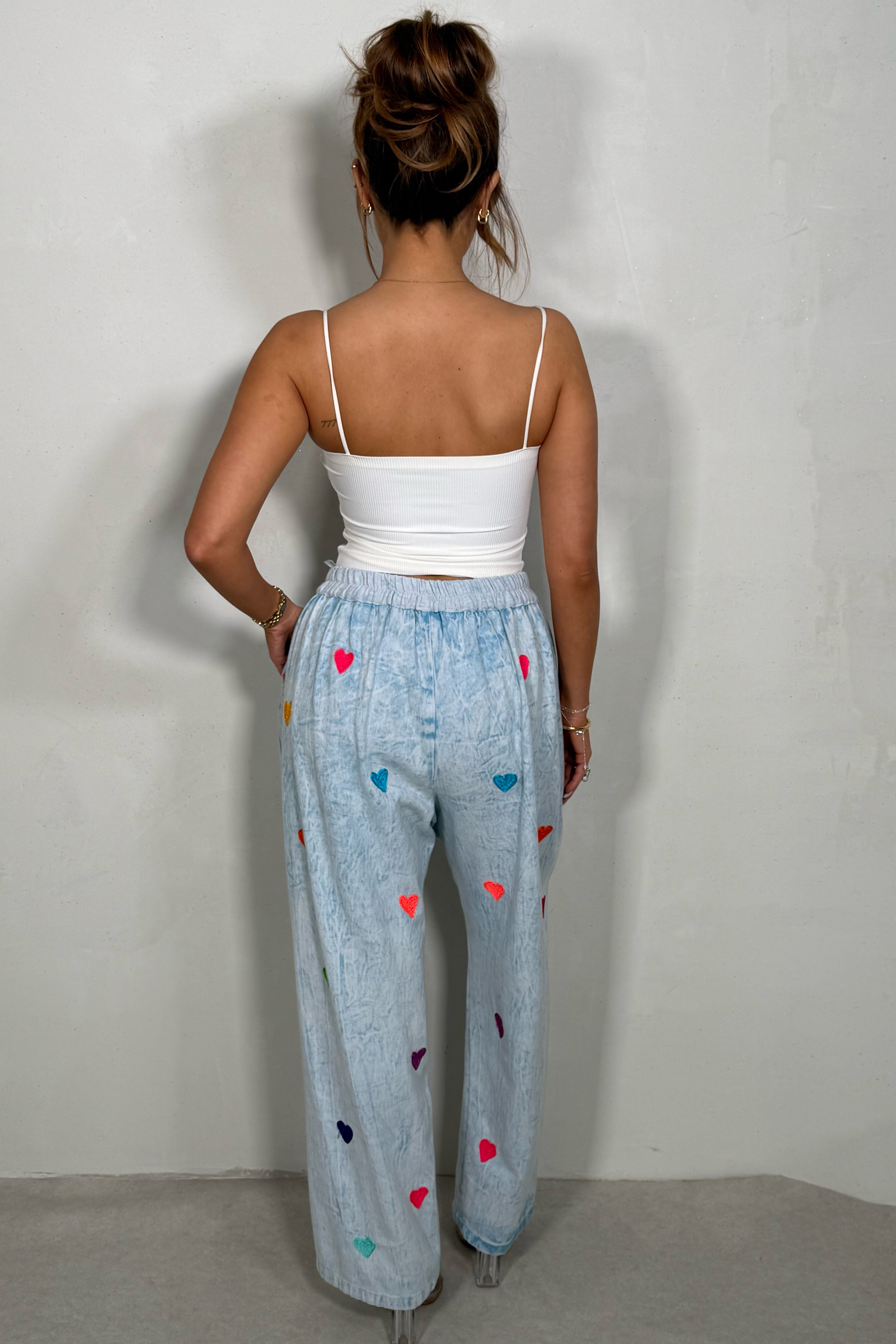 Jeans coeurs brodés femme
