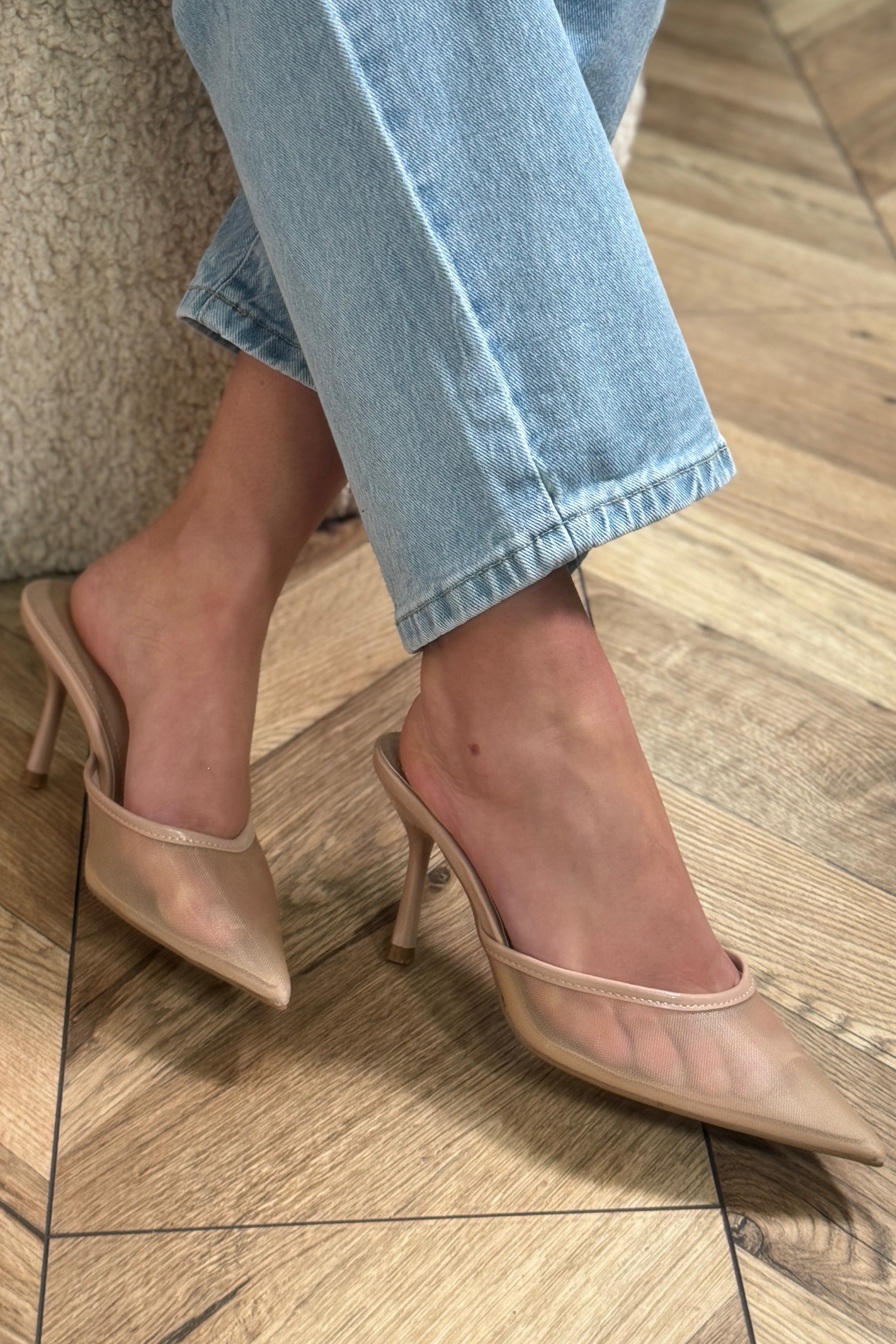 Escarpins femme ouverts en tulle transparent nude, vue de face