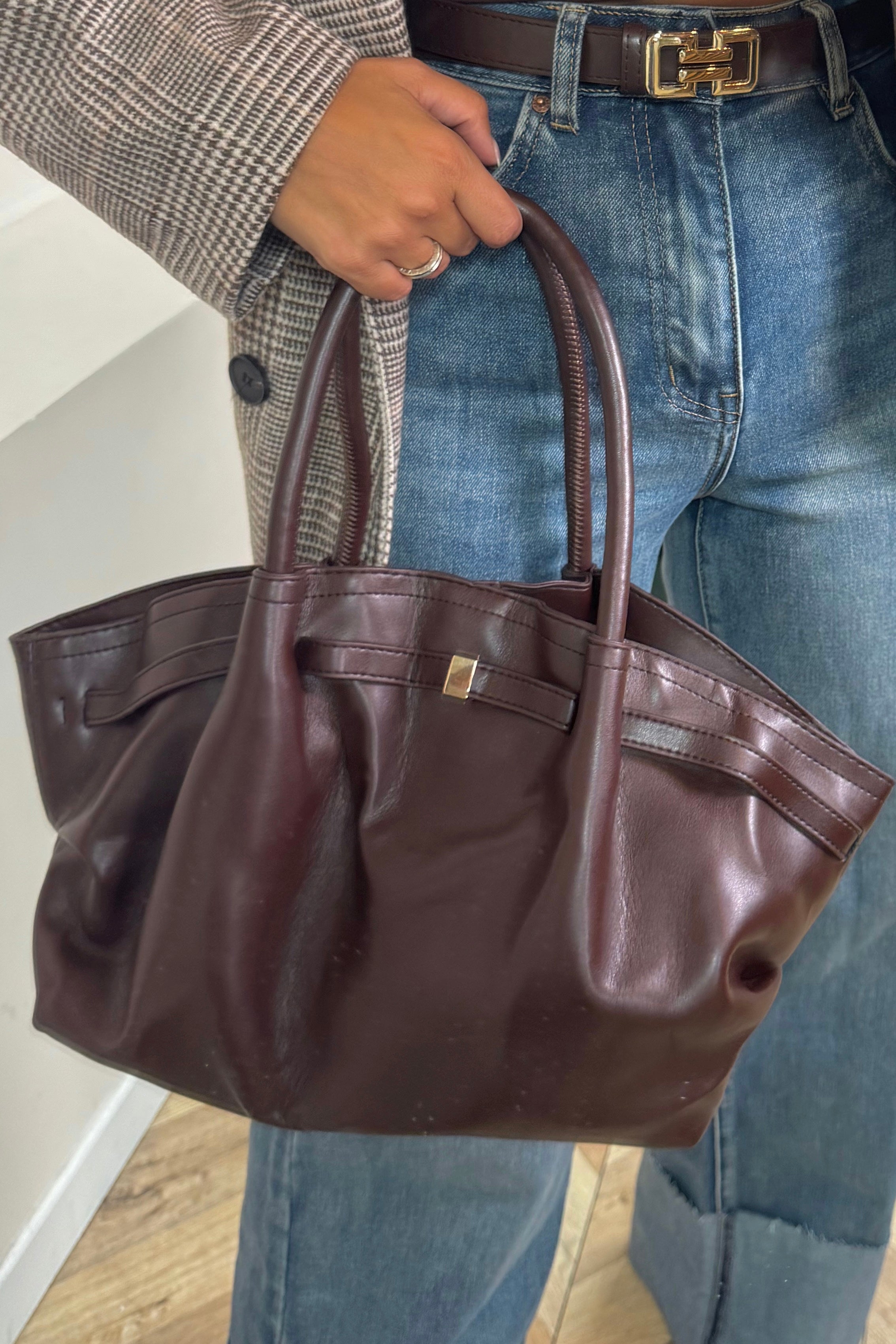Sac cabas plissé élégant pour femme - vue principale montrant le design moderne et les détails plissés sophistiqués