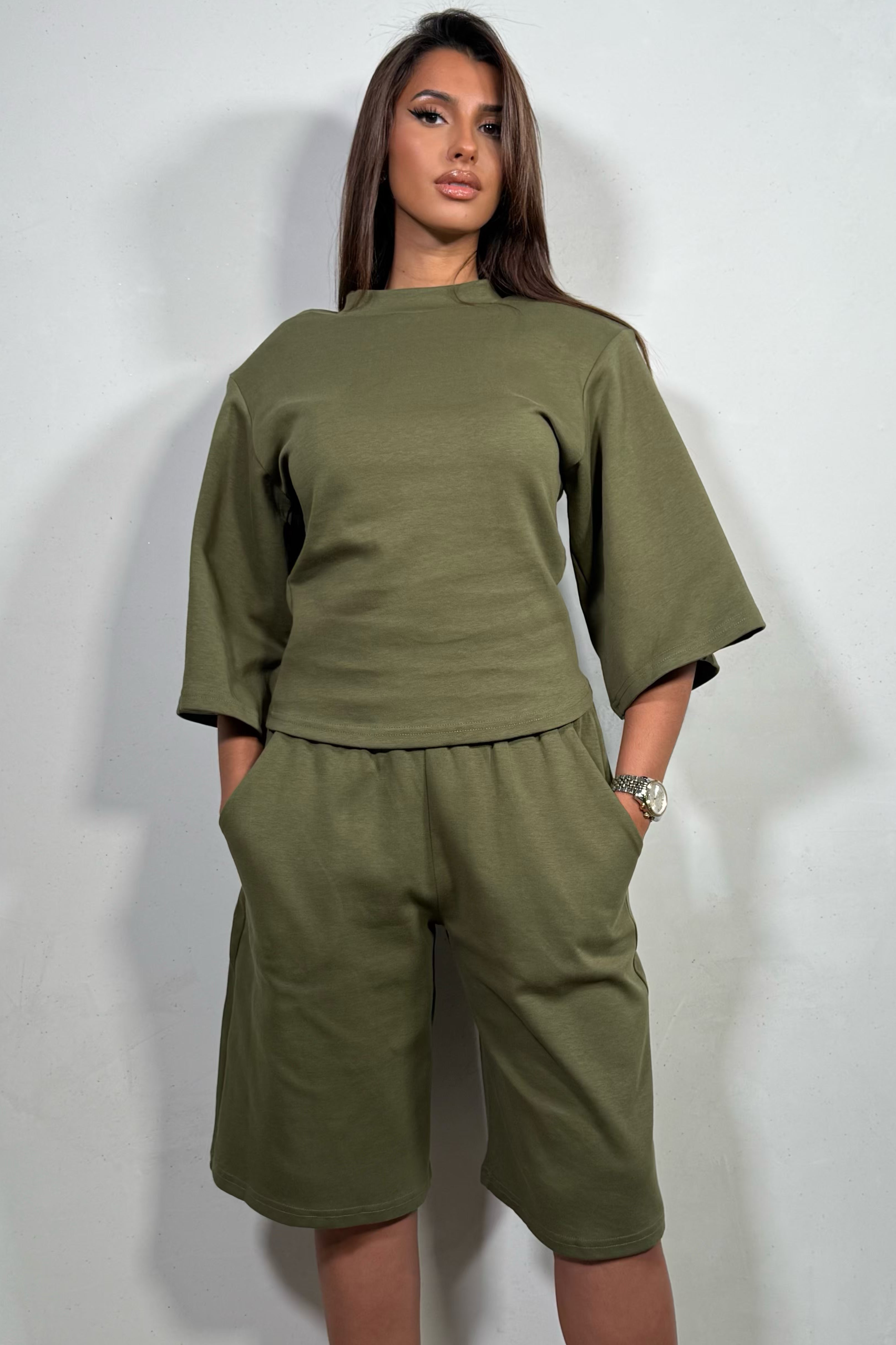 Ensemble Femme Haut à Épaulettes Manches Kimono et Bermuda Long Structuré