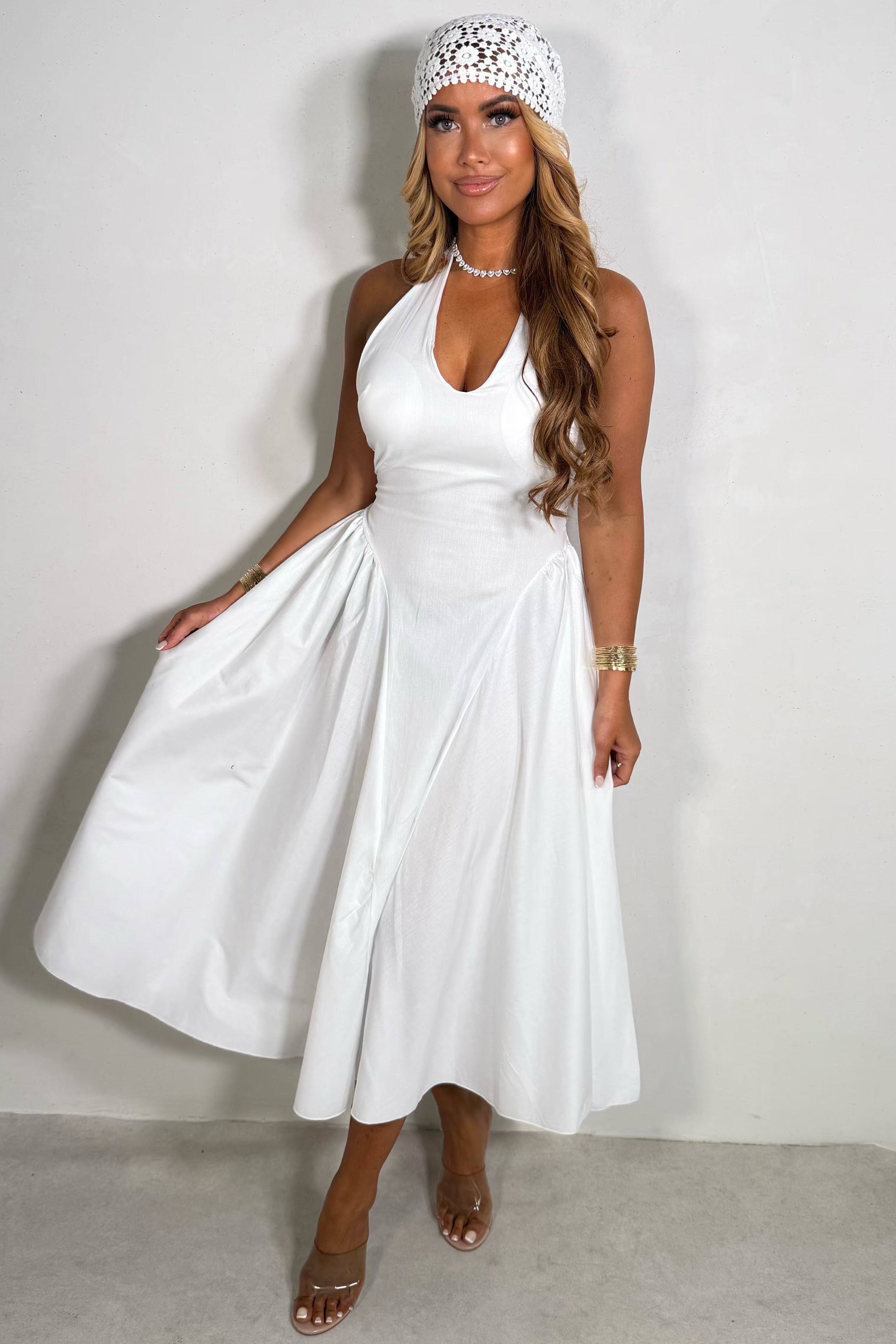 Robe longue dos nu col halter blanc, coupe fluide