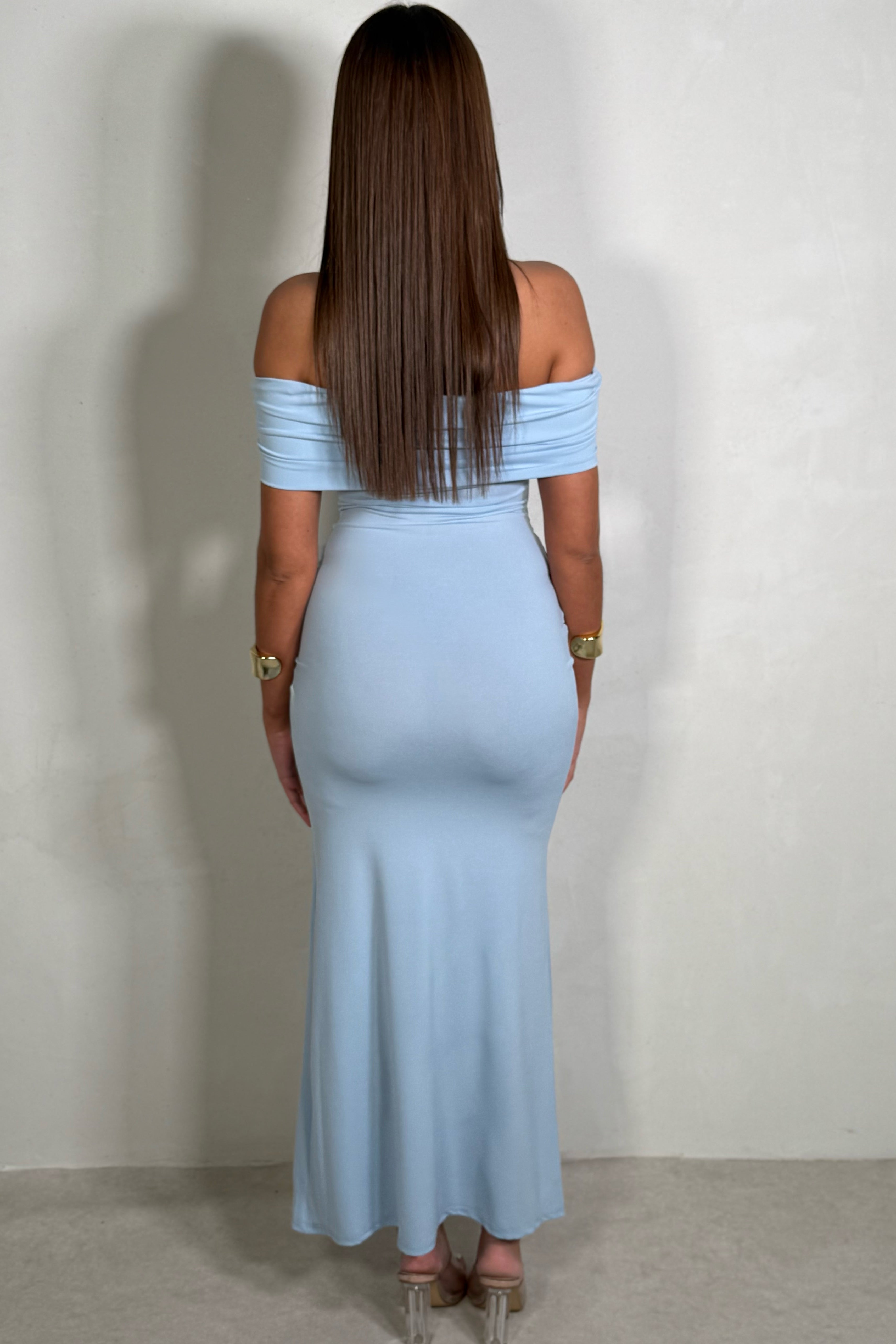 Robe Ajustée Détail Bijou à la Taille — Glamour & Féminité