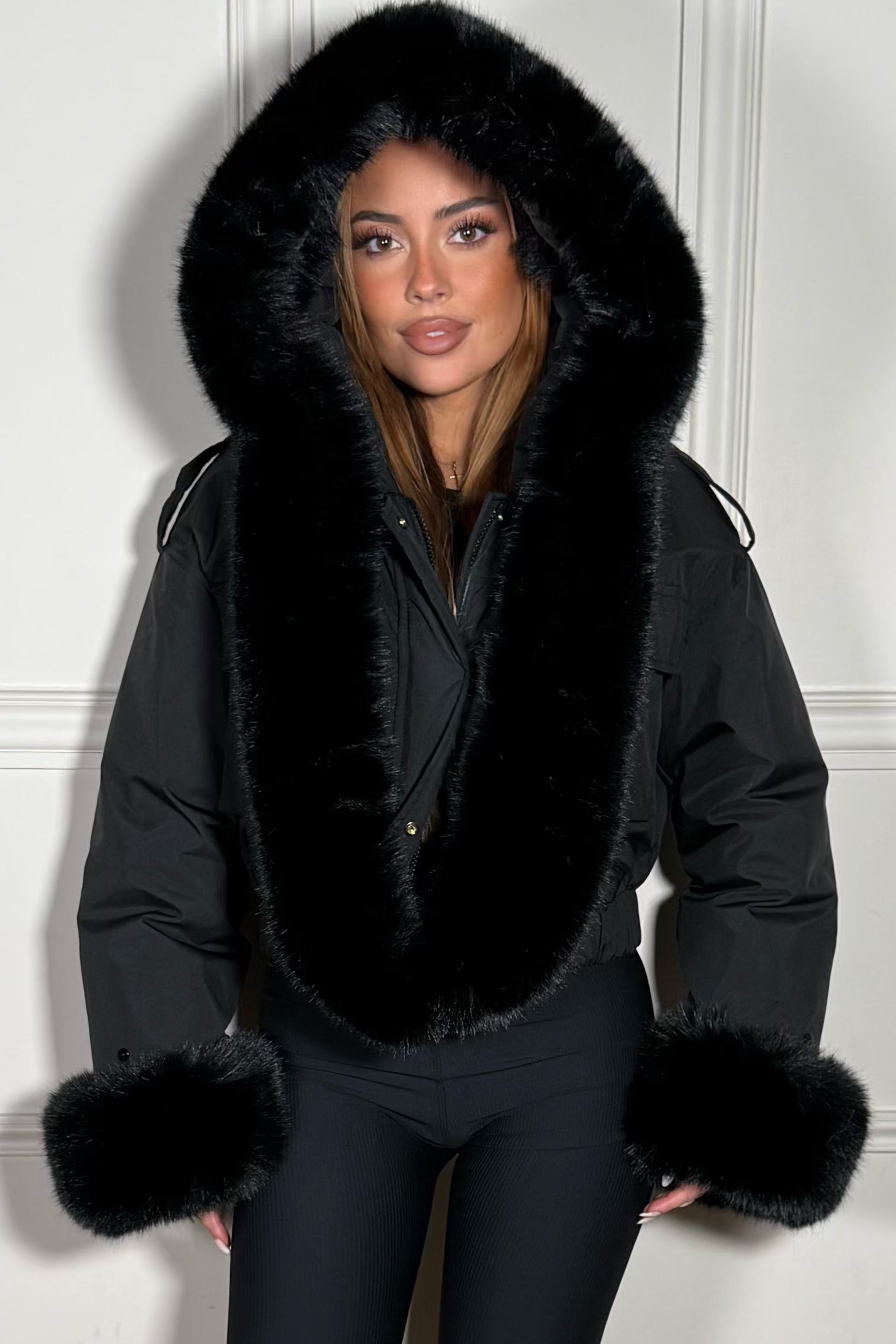 Doudoune Courte Femme Capuche Fourrure Amovible - Élégance & Chaleur