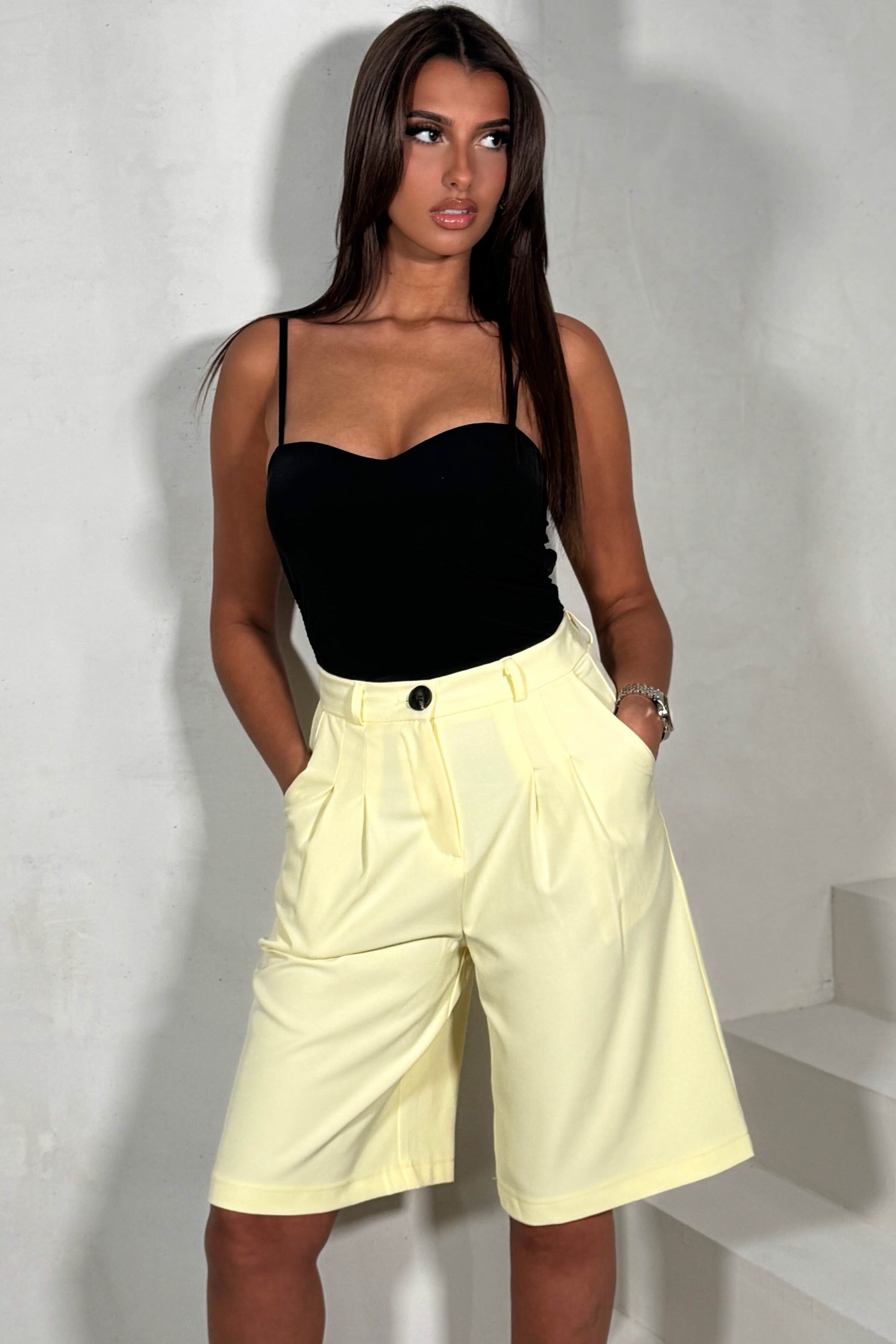 Bermuda à pinces avec poches femme