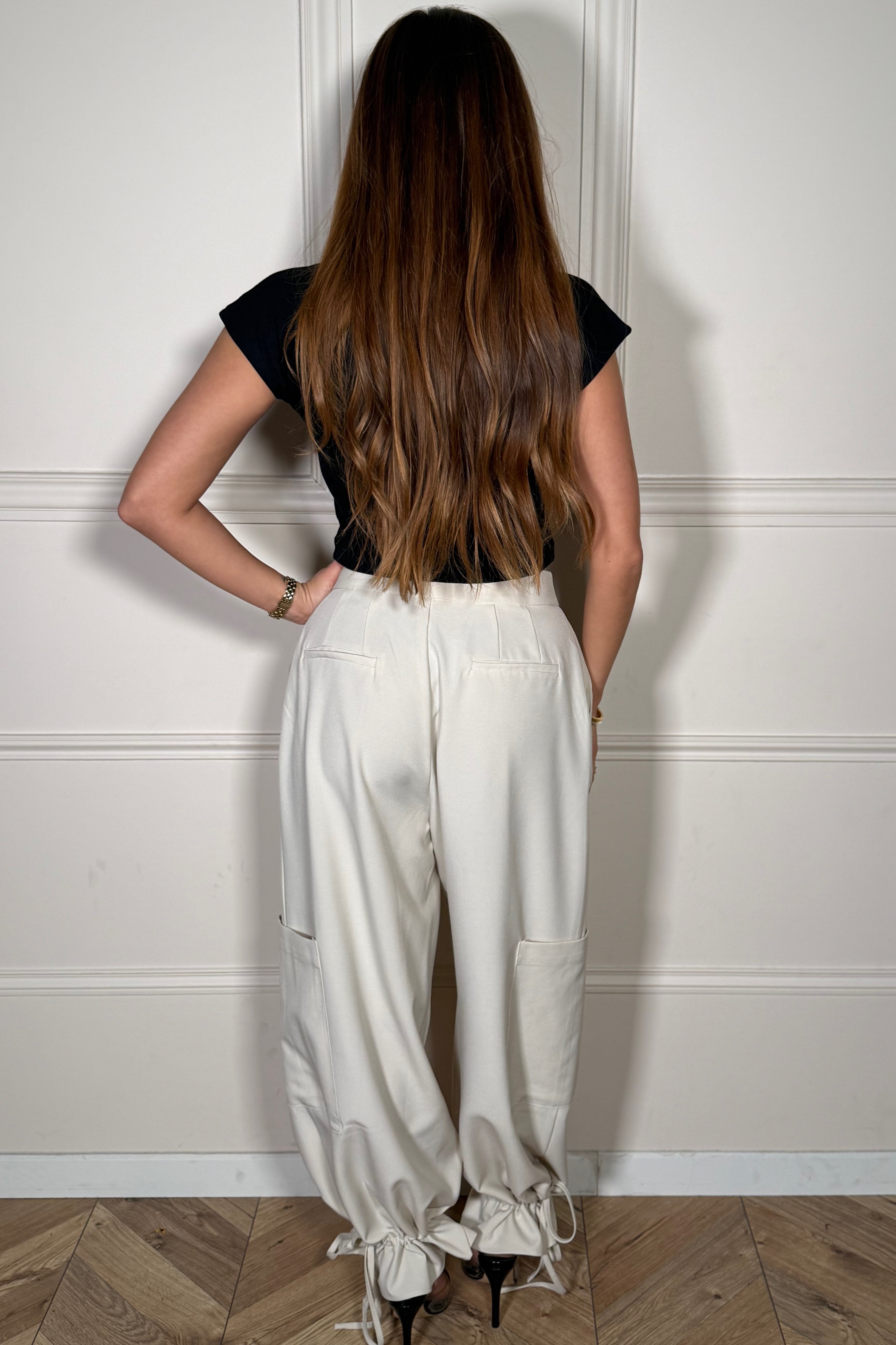 Pantalon Femme à Pinces avec Bas à Lanières - Élégance Moderne