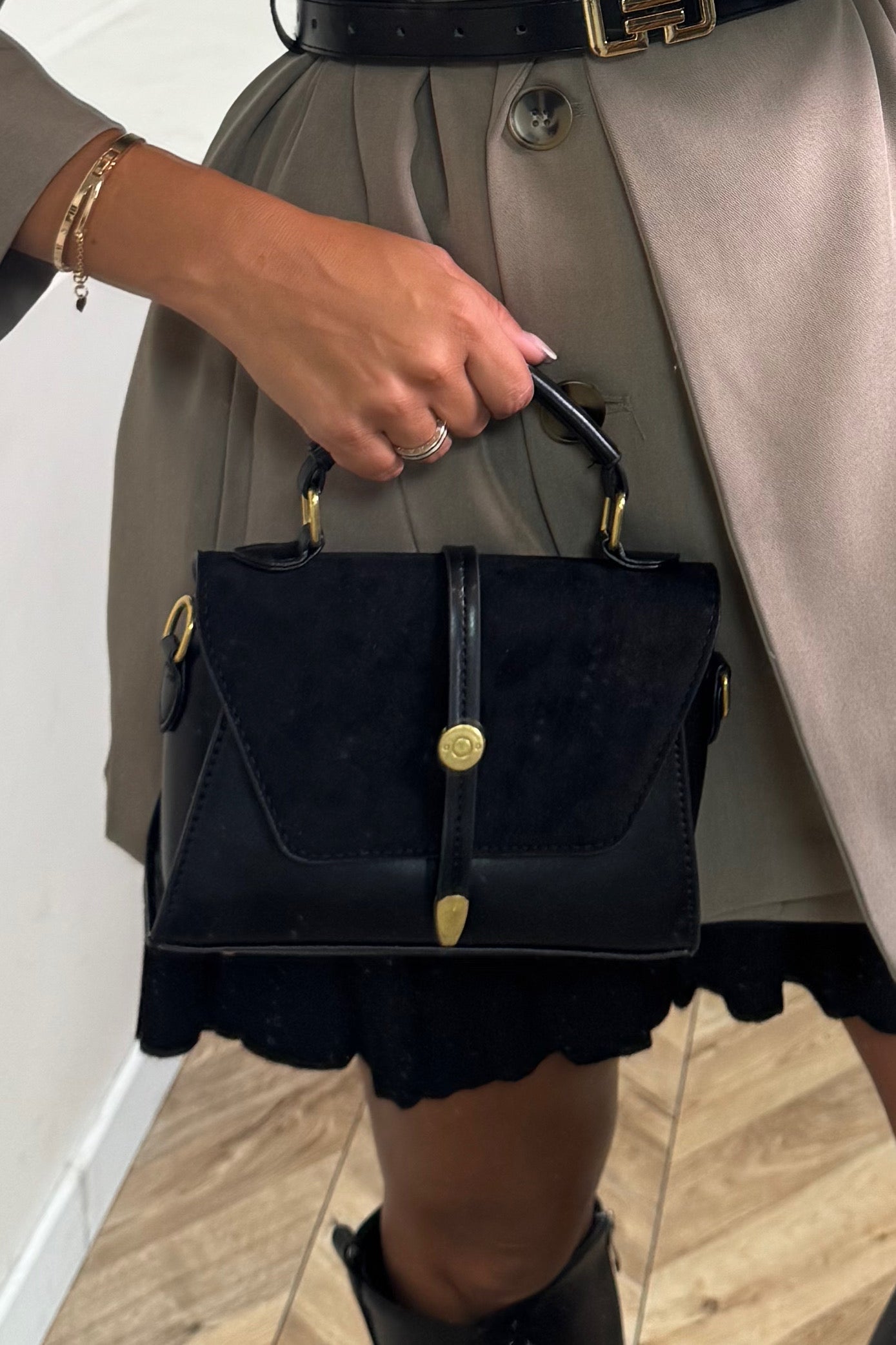 Sac à Main Bimatière Élégant avec Fermoir Doré - Accessoire Mode Femme