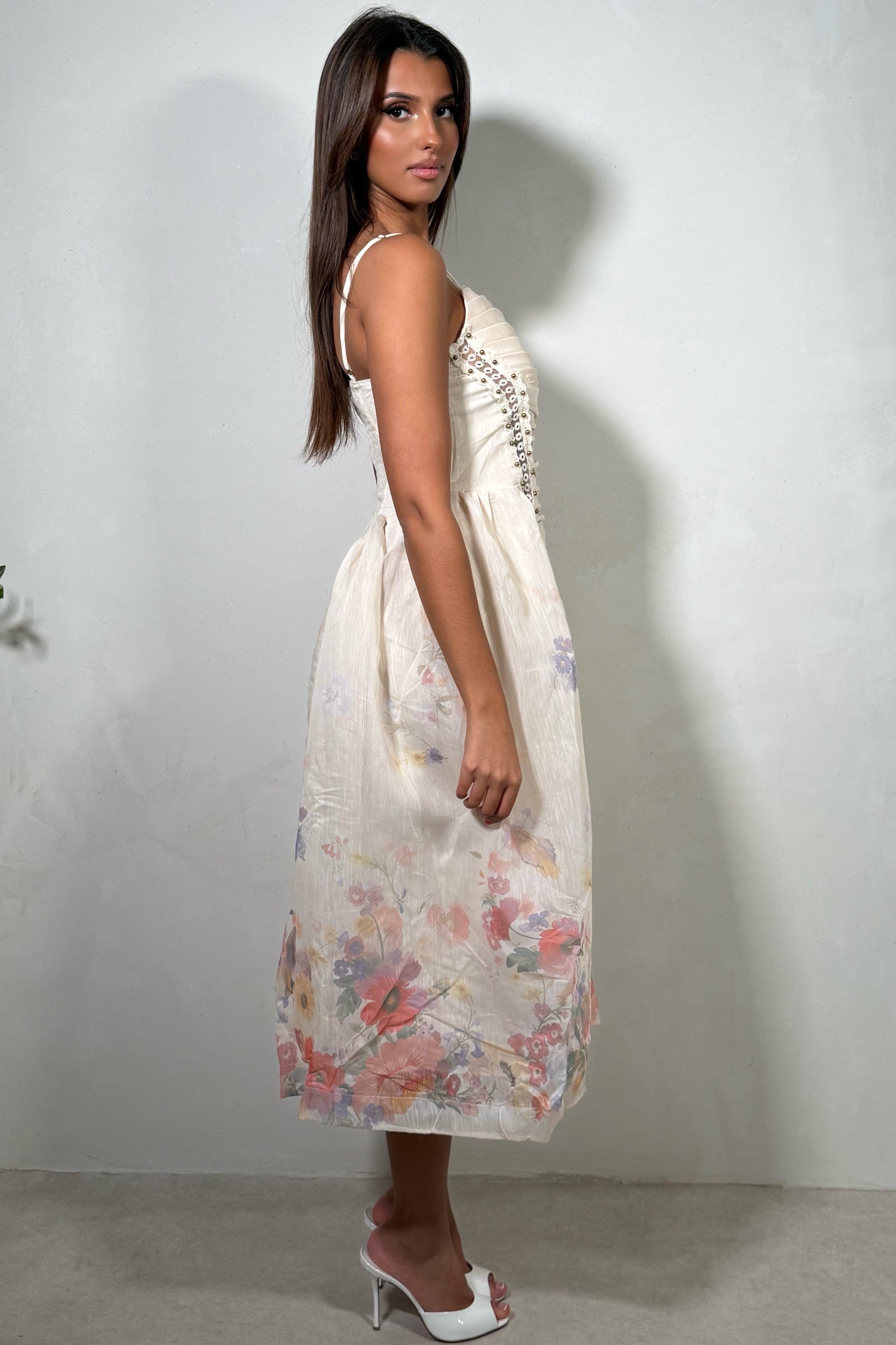Robe Midi Fleurie à Bretelles et Corset Froncé