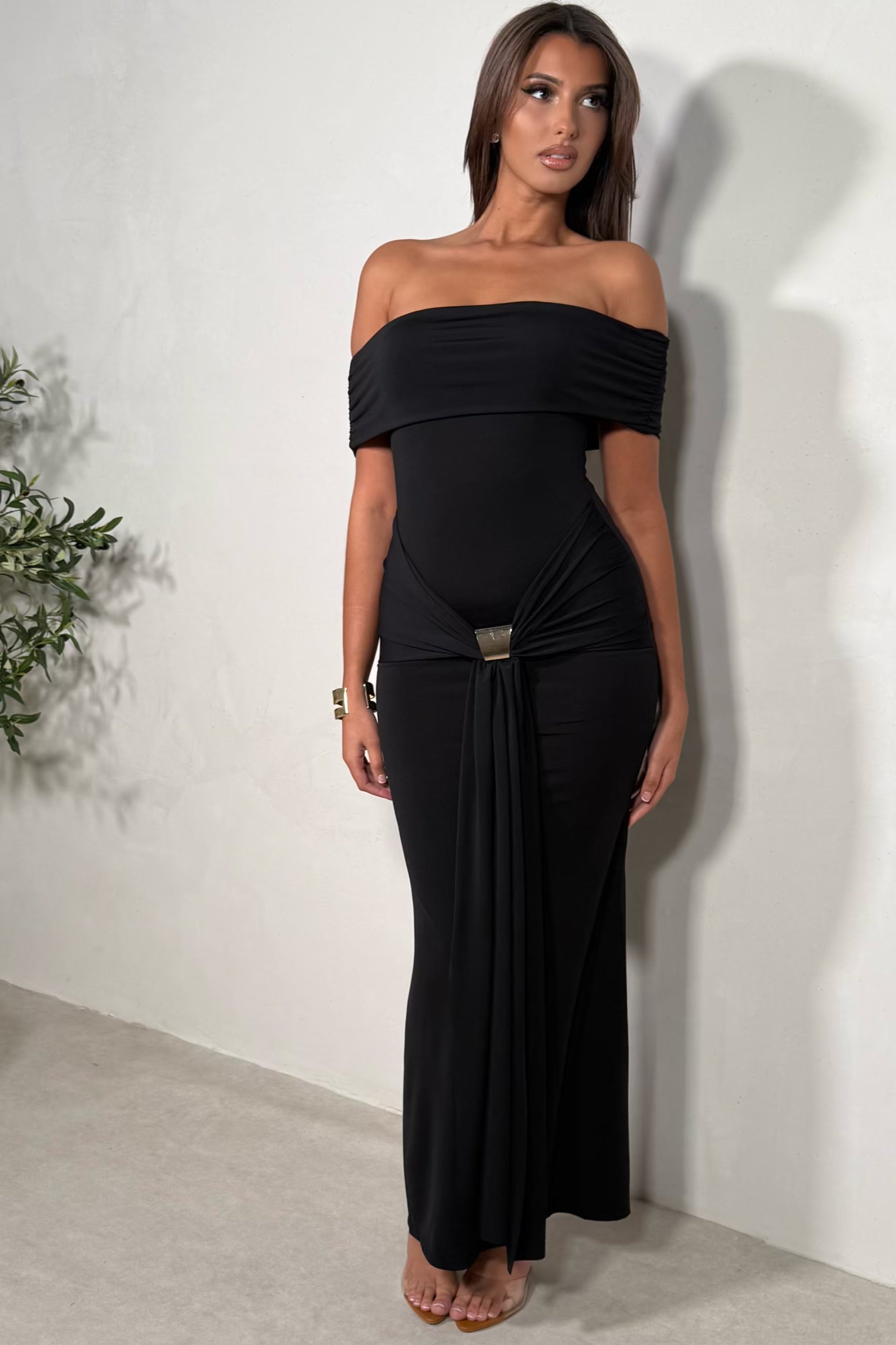 Robe Ajustée Détail Bijou à la Taille — Glamour & Féminité