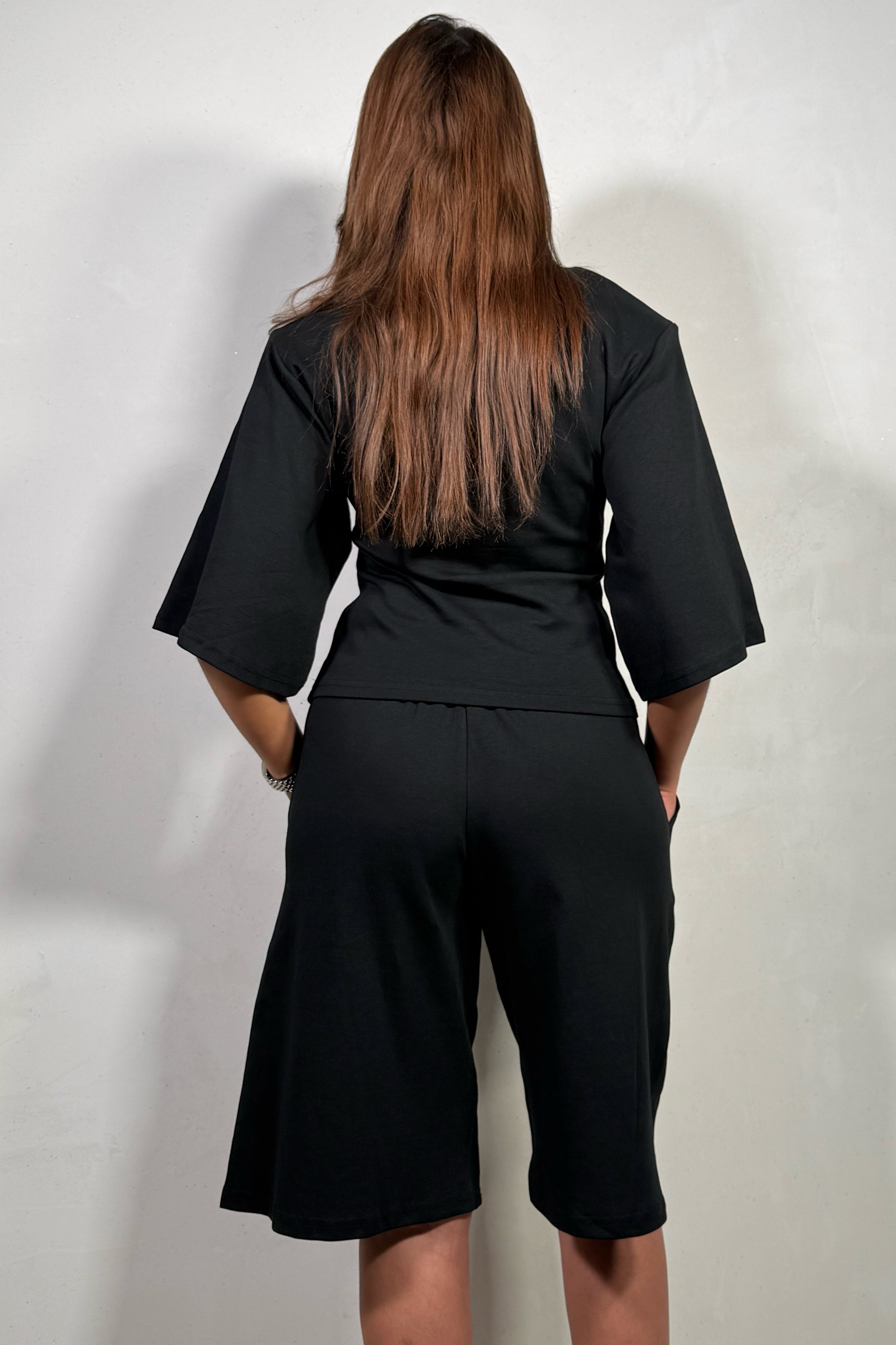 Ensemble Femme Haut à Épaulettes Manches Kimono et Bermuda Long Structuré