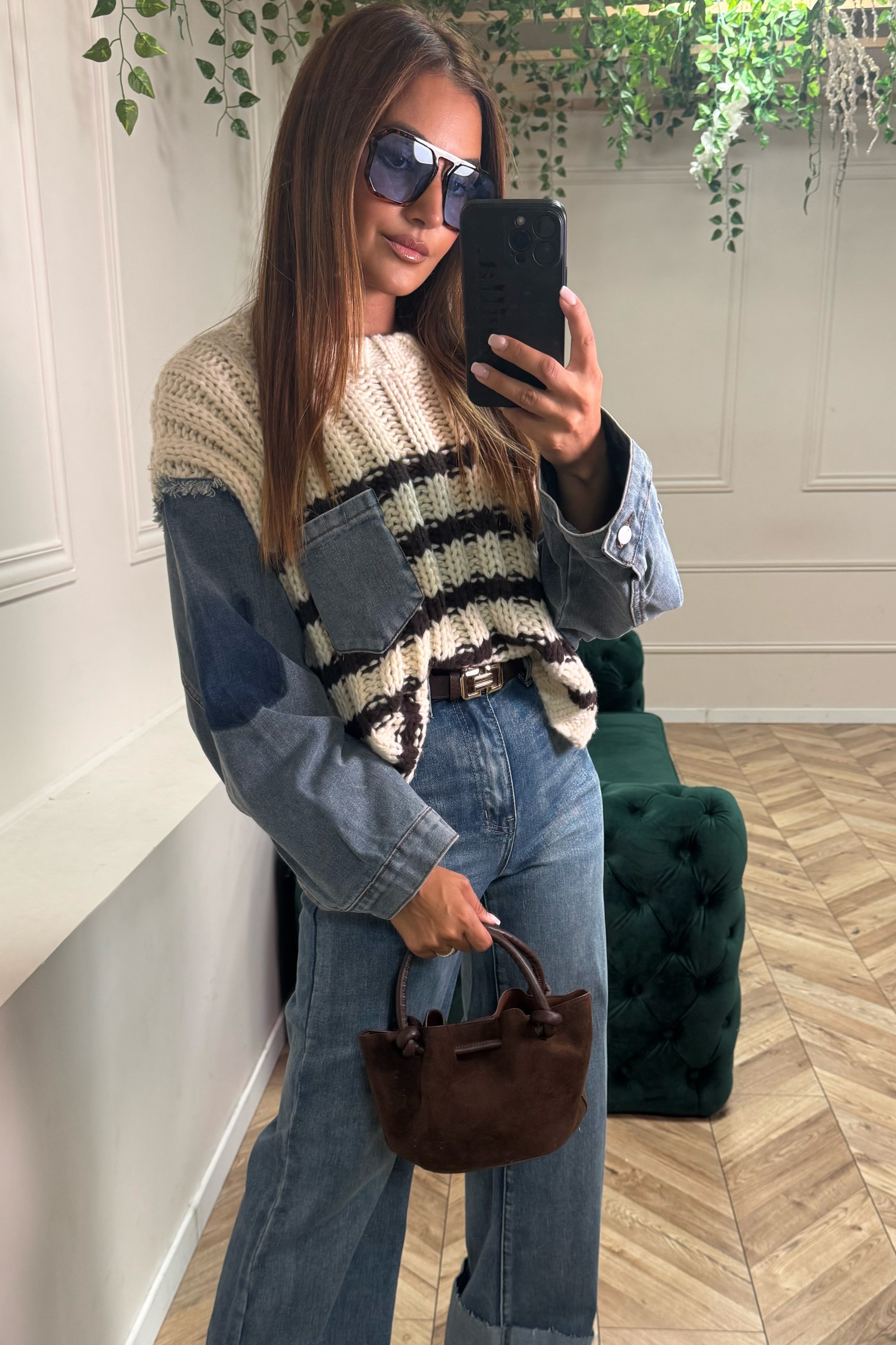 Vue d'ensemble du sac boule suédine, forme originale et tendance