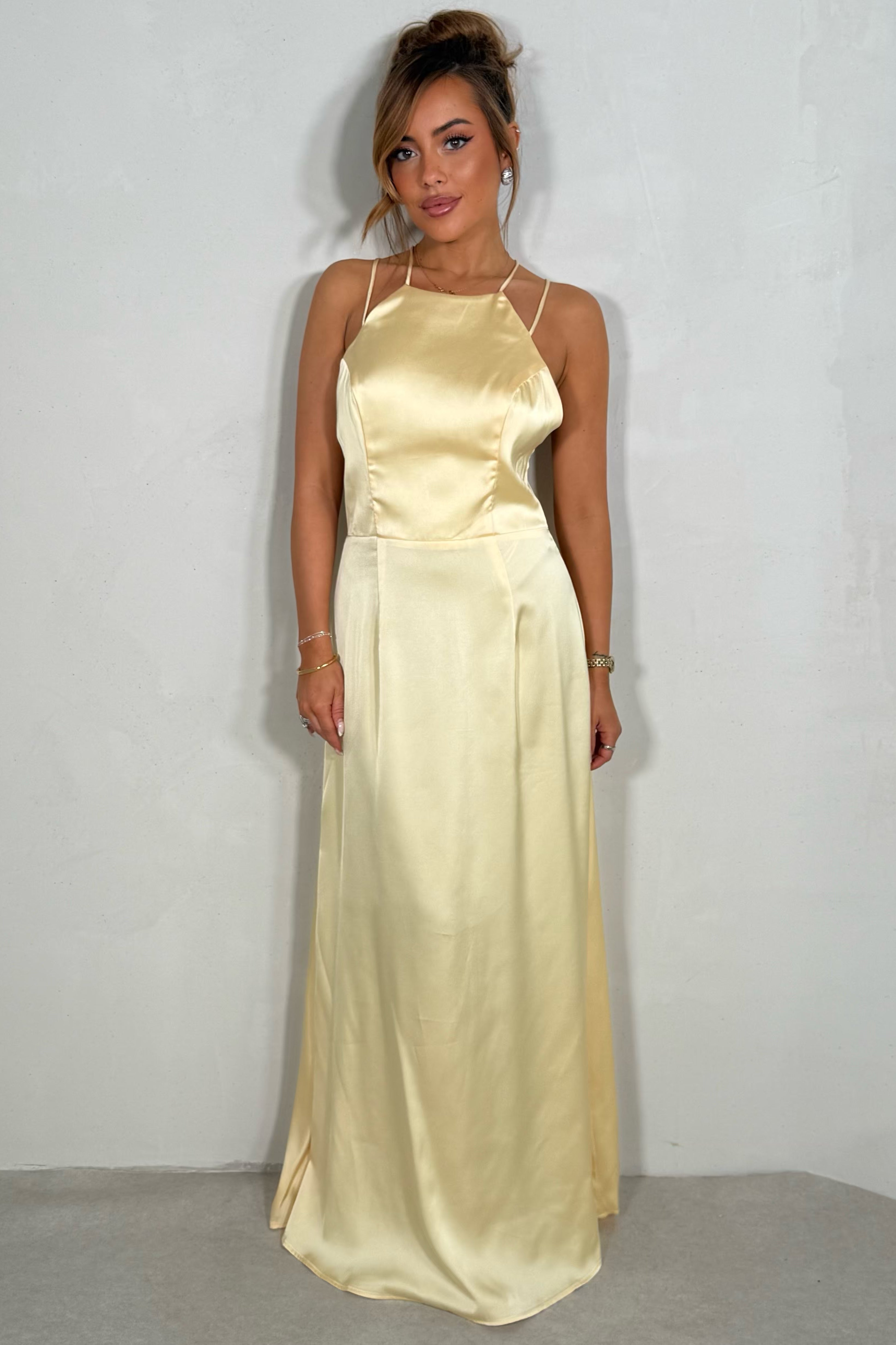 Robe satinée dos nu à laçage femme