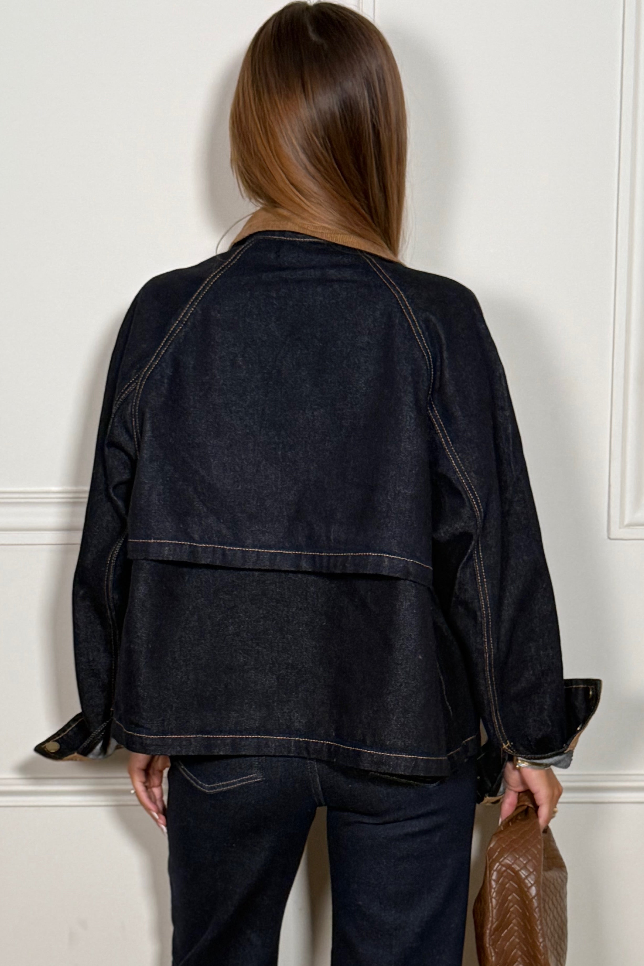 Veste denim revers velours portée - style casual-luxe au quotidien BLOOSHOP
