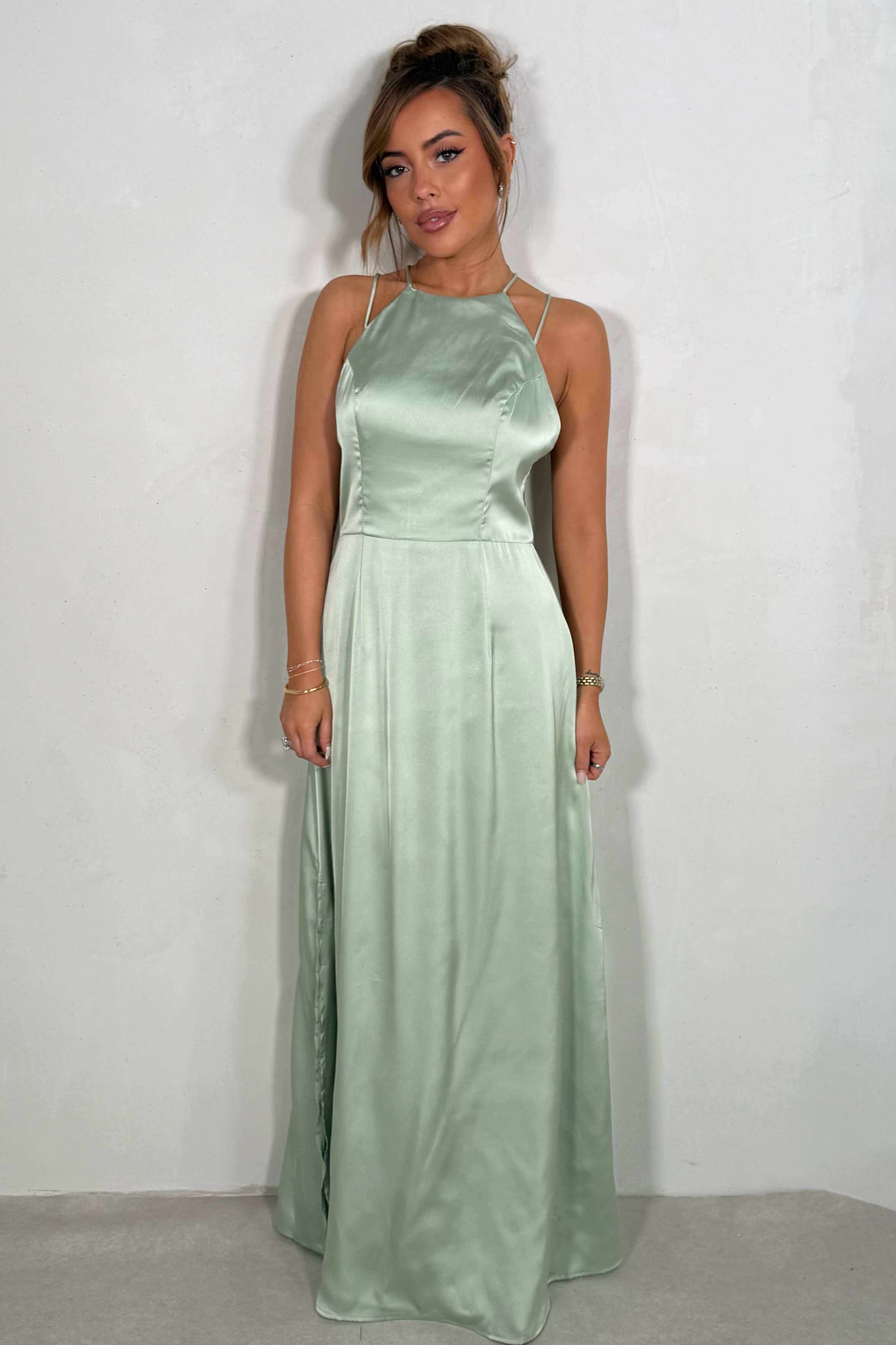 Robe satinée dos nu à laçage femme