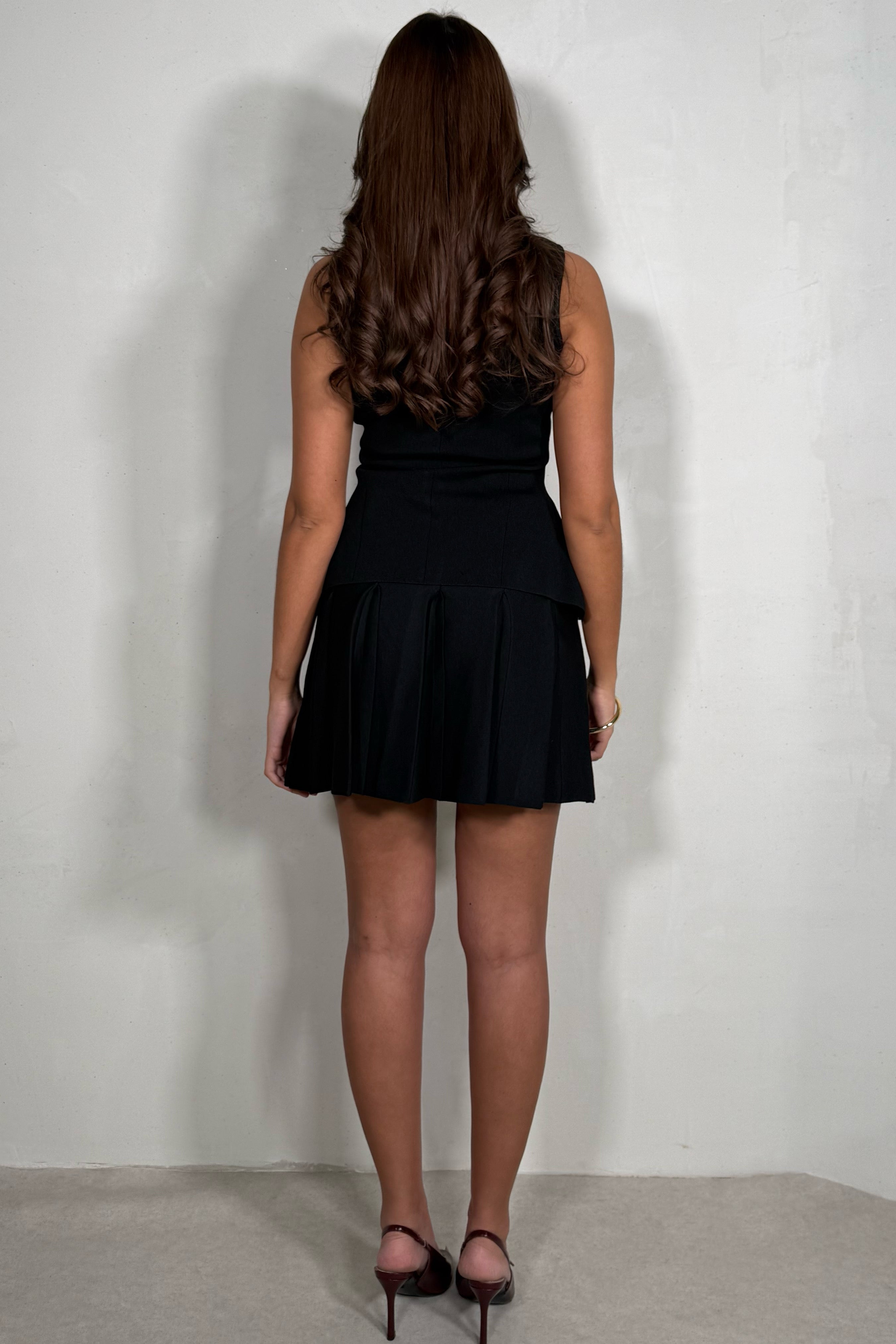 Ensemble gilet boutonné et jupe plissée femme