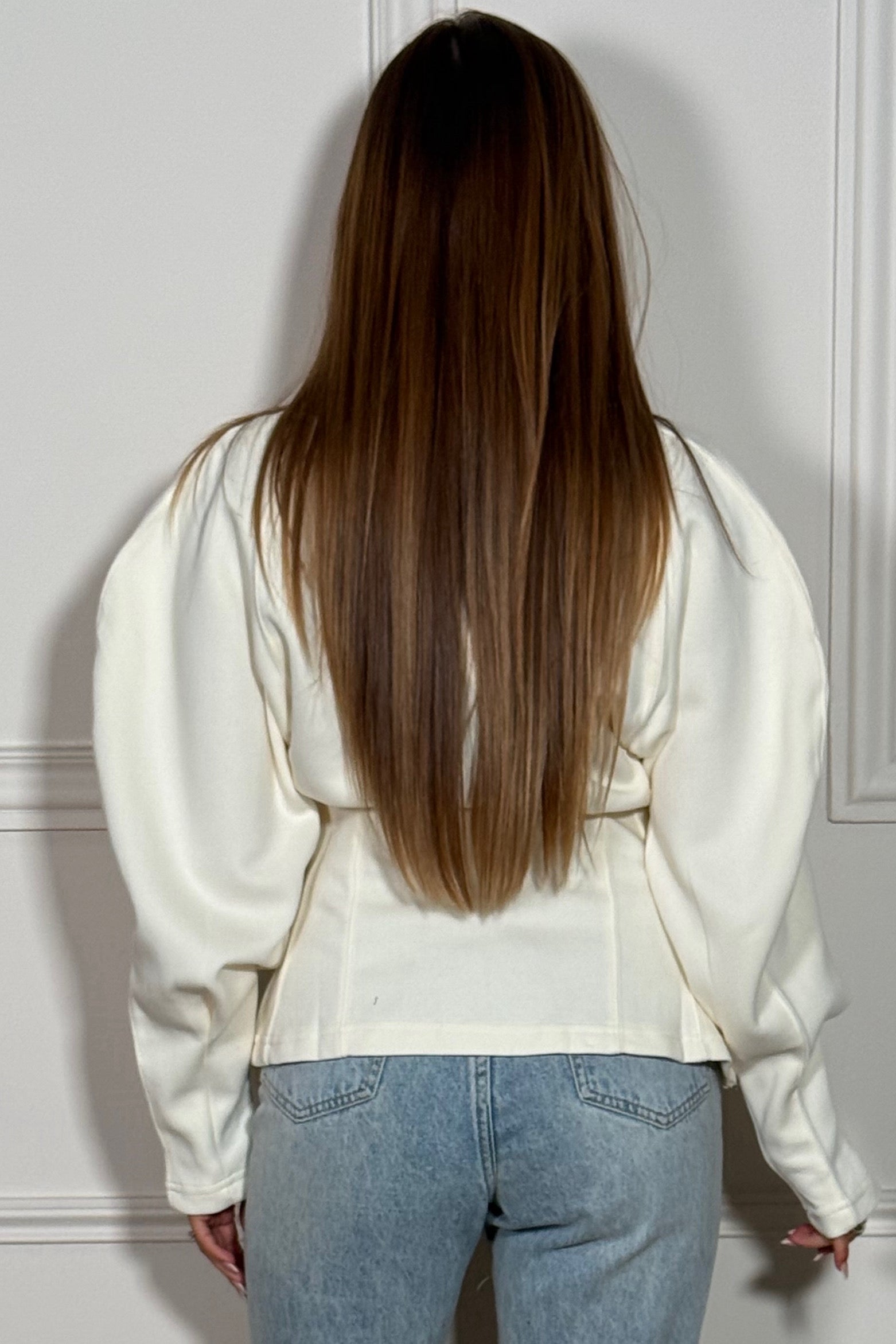 Détail coupe péplum sweat femme
