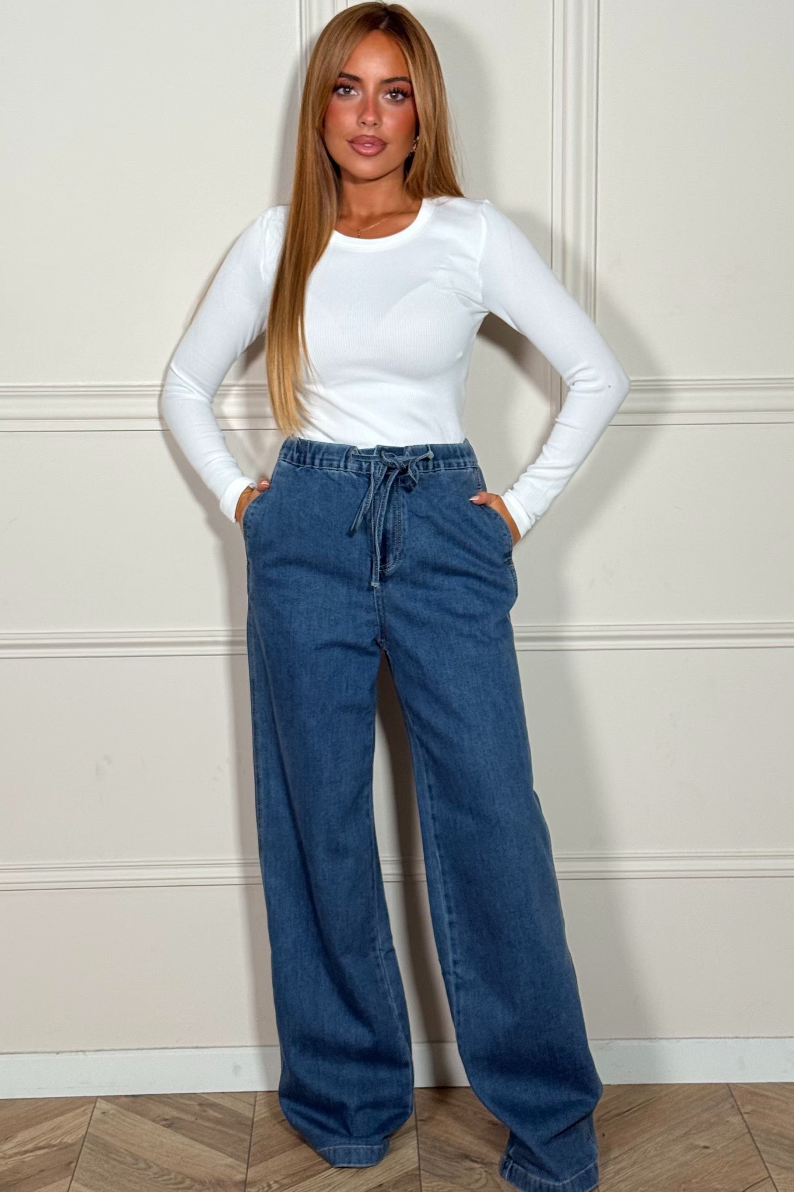 Jeans femme coupe large avec laçage moderne et décontracté - vue principale BLOOSHOP
