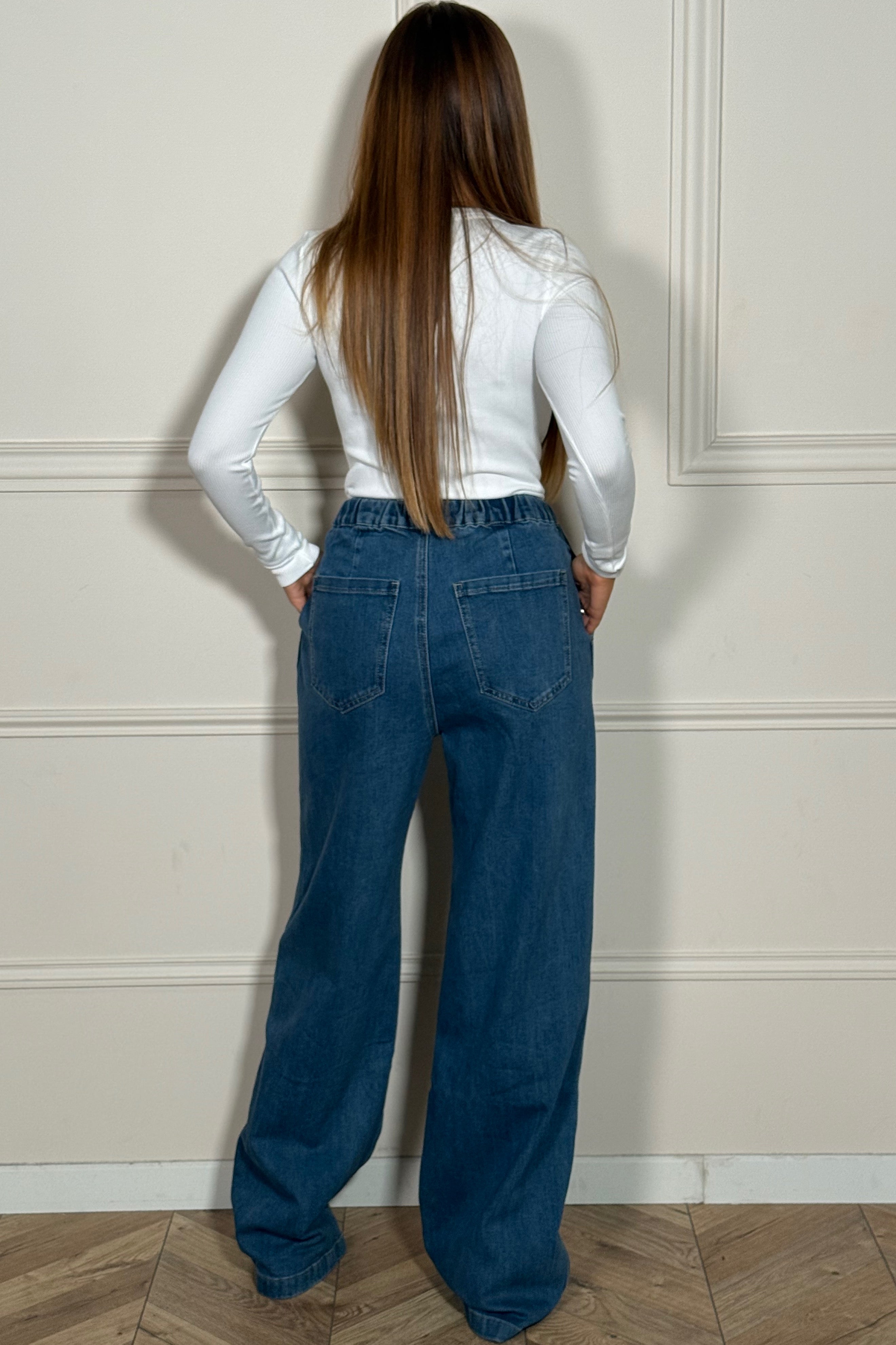 Jeans coupe large laçage - vue détaillée du style moderne et confort optimal BLOOSHOP
