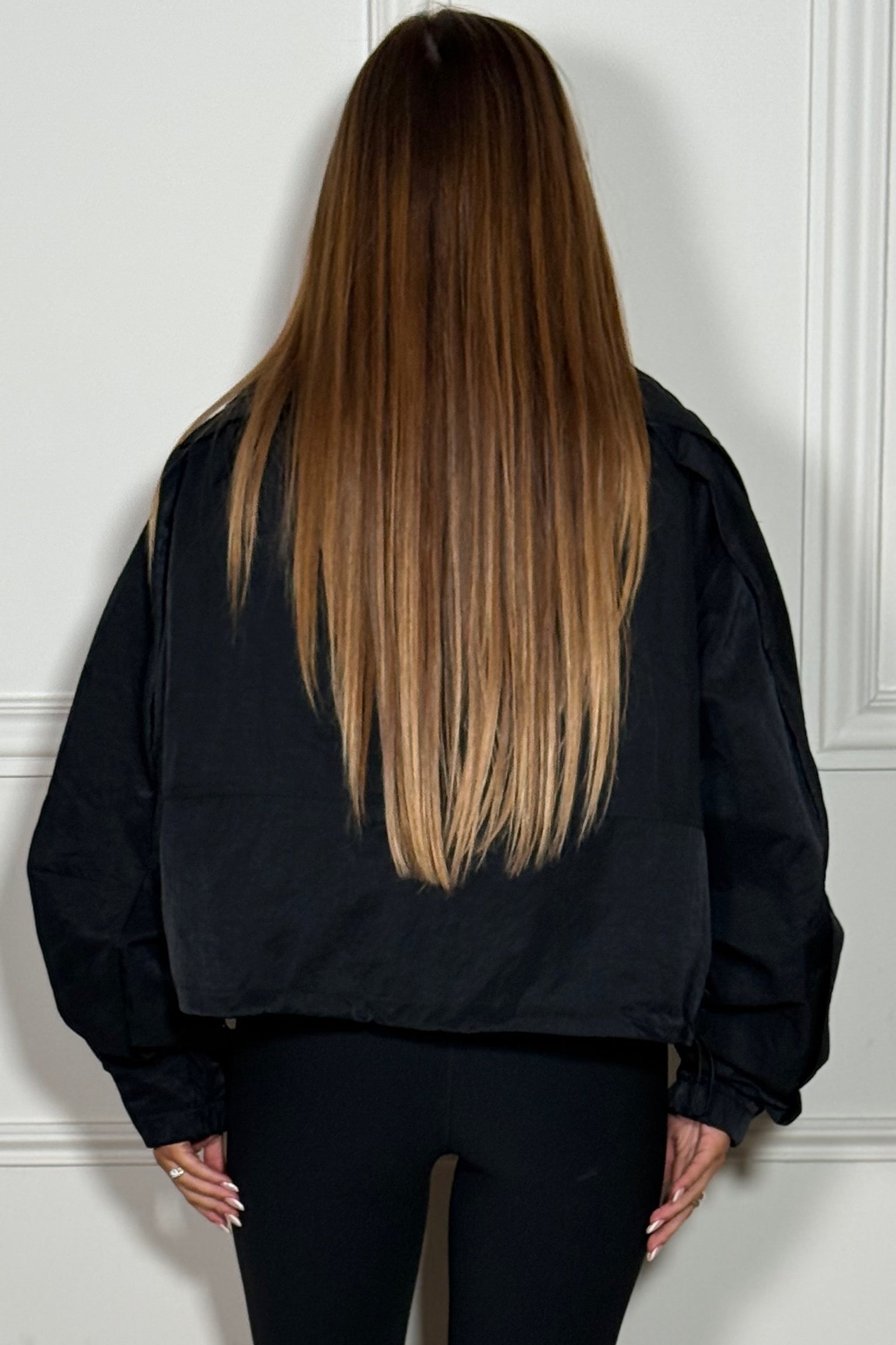 Veste courte bombée - détail des finitions modernes premium BLOOSHOP
