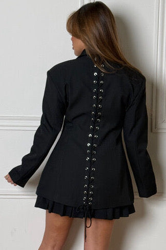 Blazer mi-long laçage femme BLOOSHOP - Détail laçage sophistiqué original tendance
