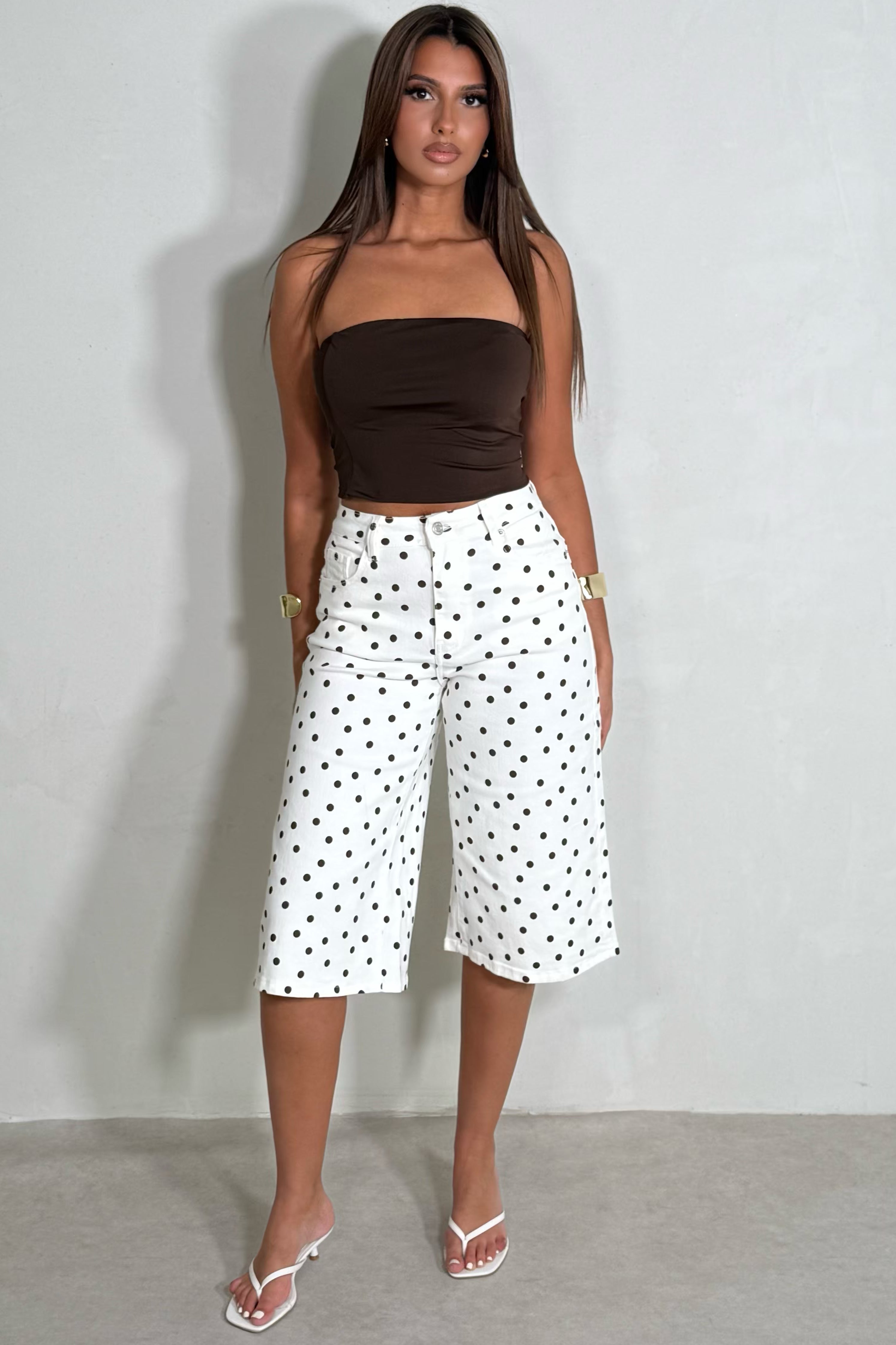 Bermuda long denim blanc à pois, coupe fluide